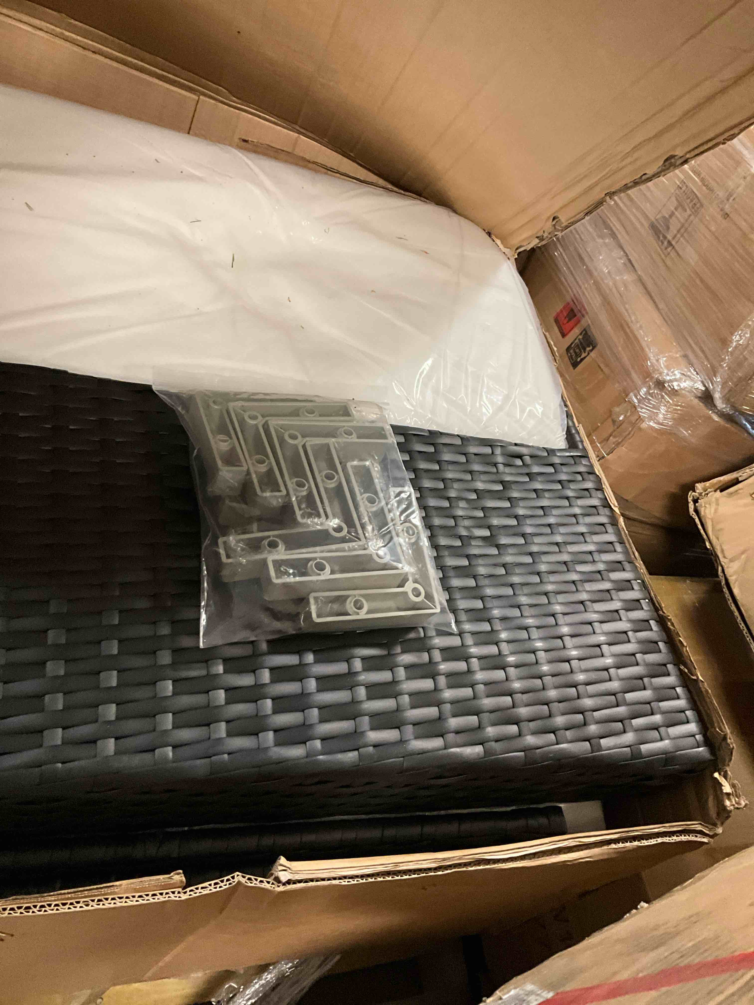 https://s3.amazonaws.com/lotting-images-prod/bidfta/BRN3969685_1777929013227.jpeg