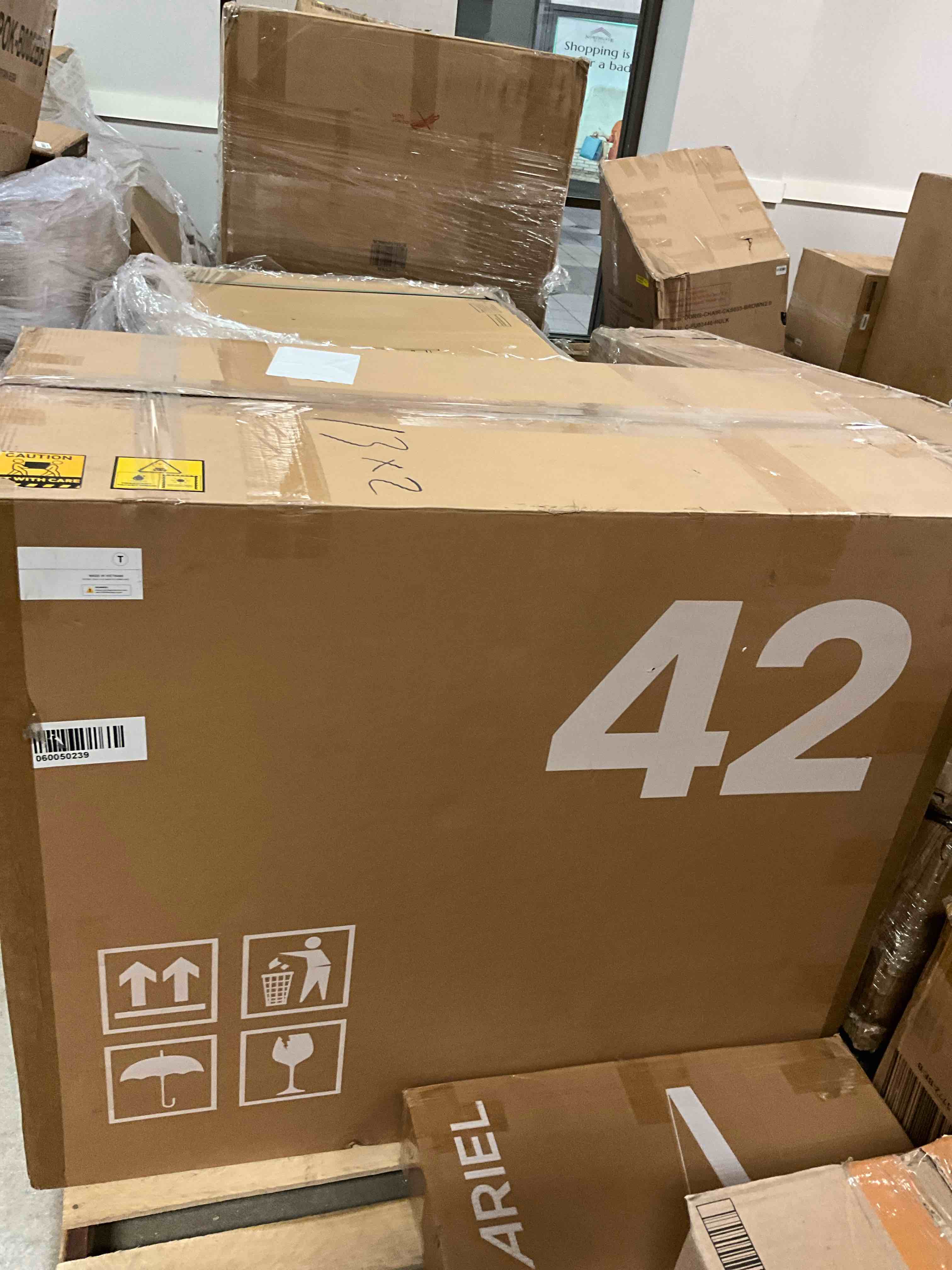 https://s3.amazonaws.com/lotting-images-prod/bidfta/BRN3969691_1777993580537.jpeg