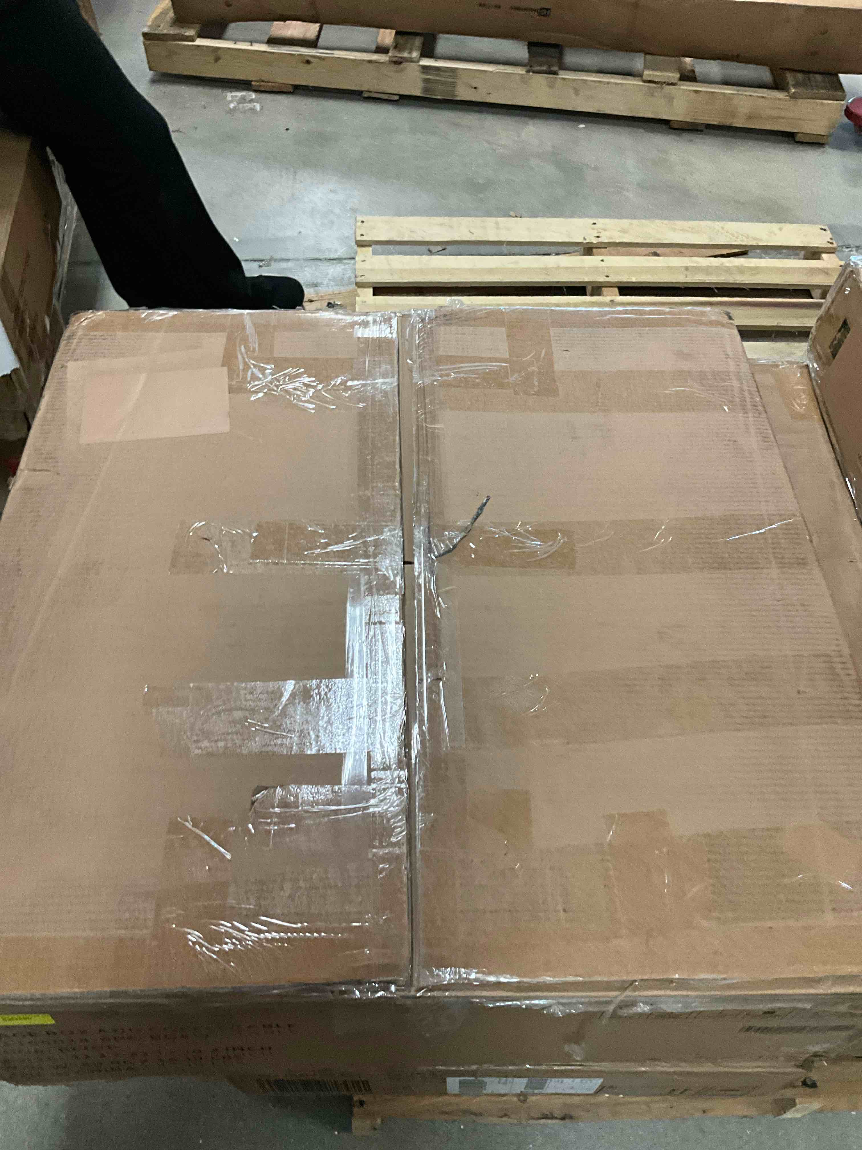 https://s3.amazonaws.com/lotting-images-prod/bidfta/BRN3969741_1778091829460.jpeg