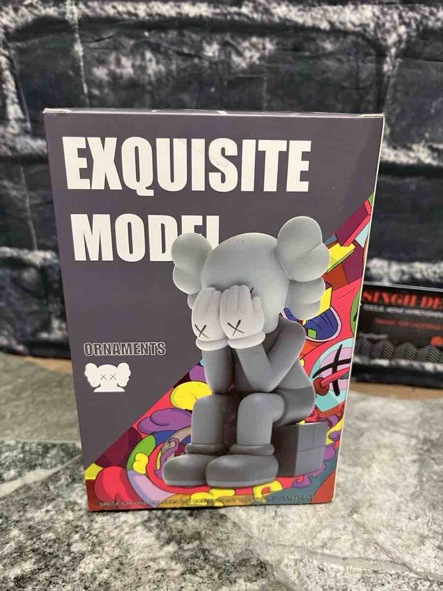 Kaws Sitting posture Face covering Figure Desktop Deco Art Toy Gift