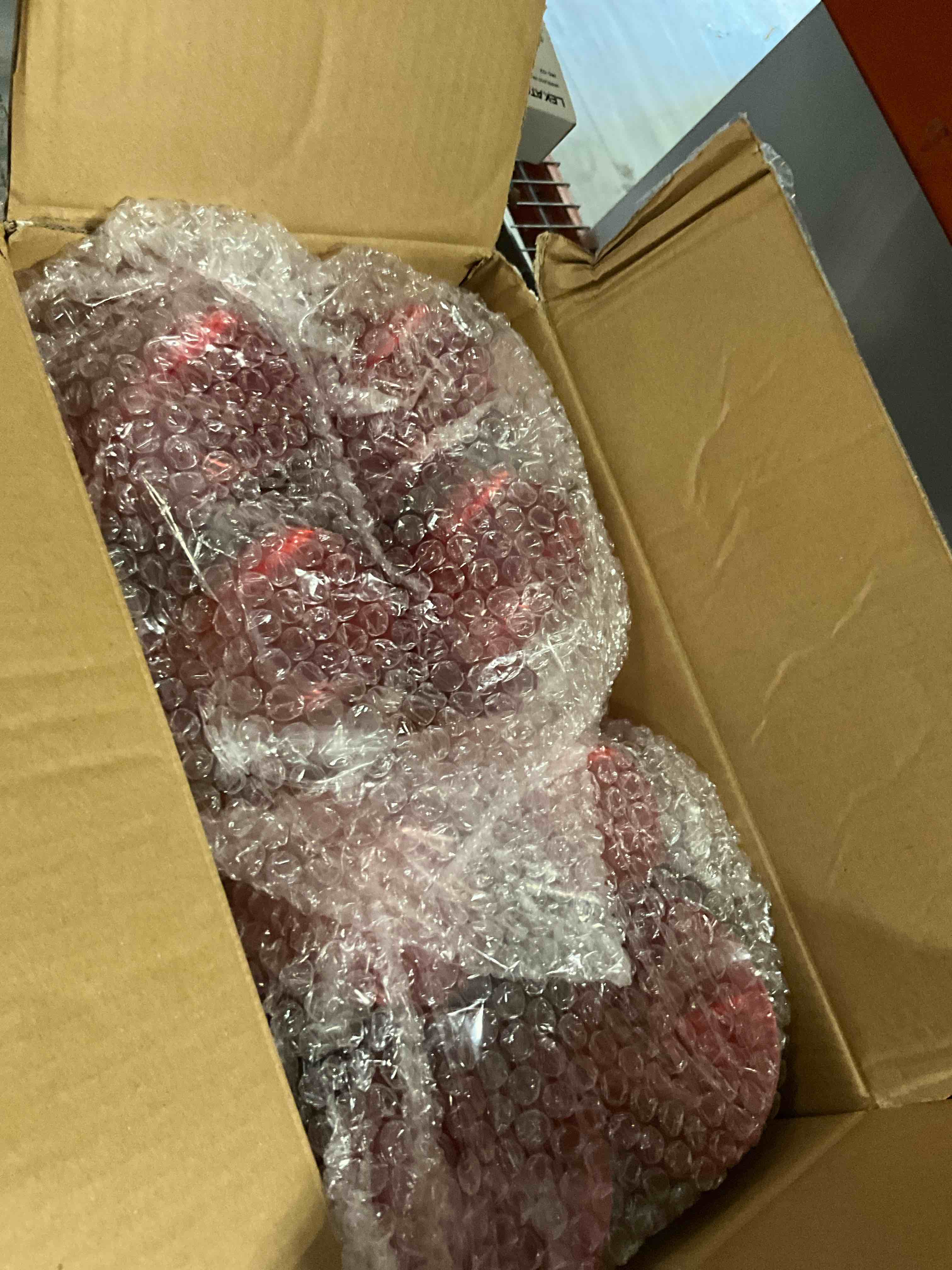 https://s3.amazonaws.com/lotting-images-prod/bidfta/BRN3969947_1778598254672.jpeg
