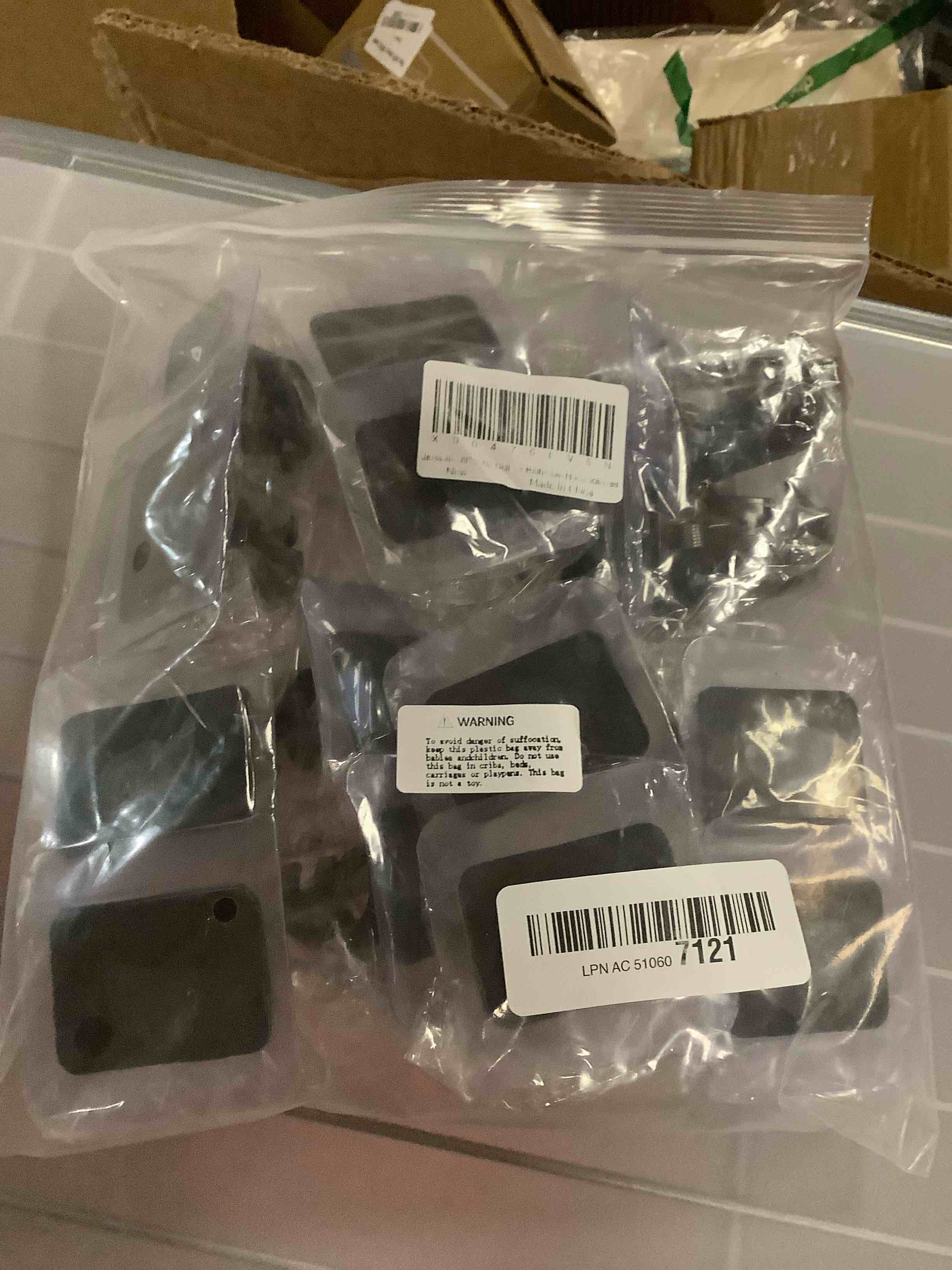 https://s3.amazonaws.com/lotting-images-prod/bidfta/BRN3970201_1777577536779.jpeg
