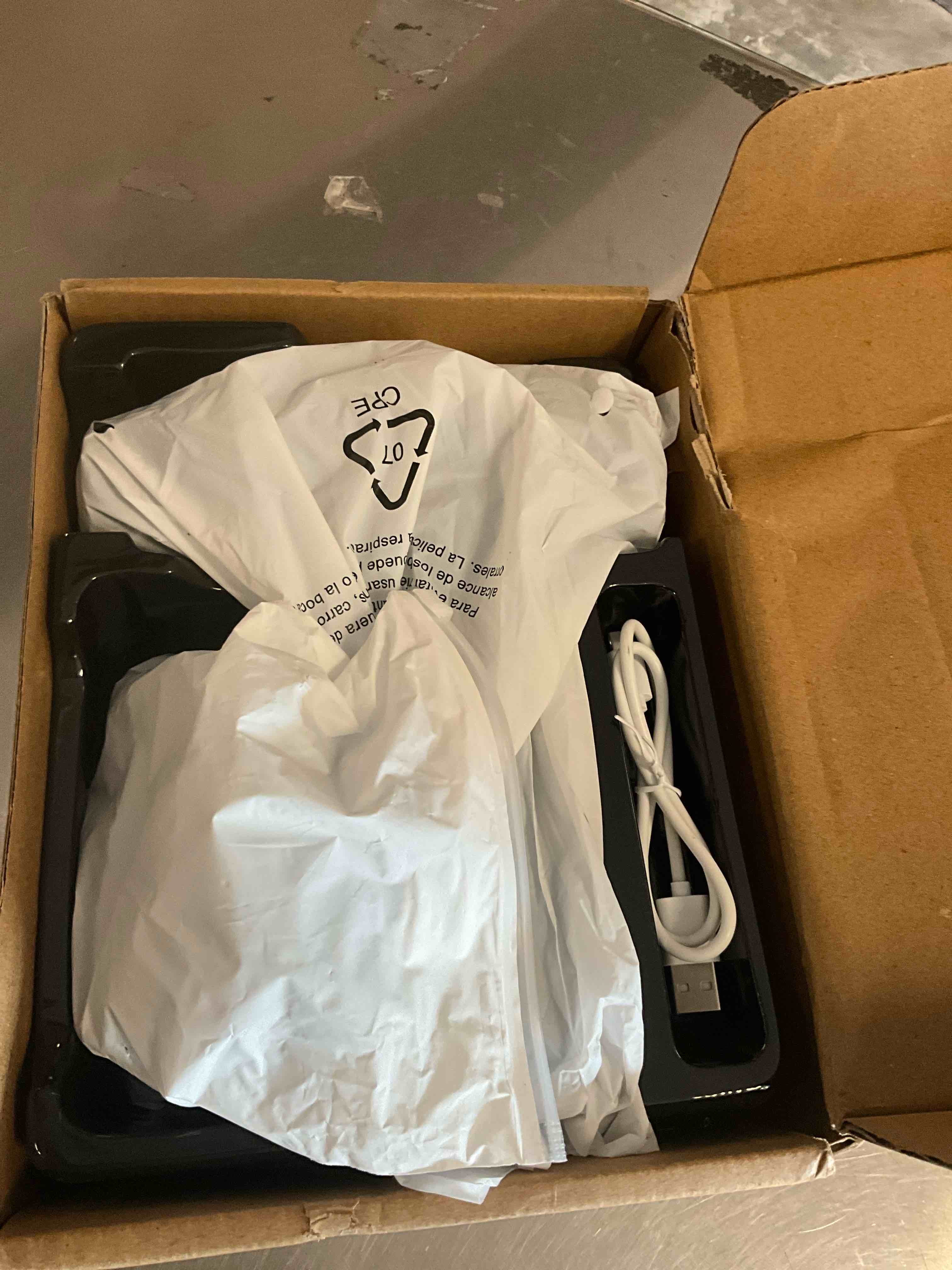 https://s3.amazonaws.com/lotting-images-prod/bidfta/BRN3971873_1778695224943.jpeg