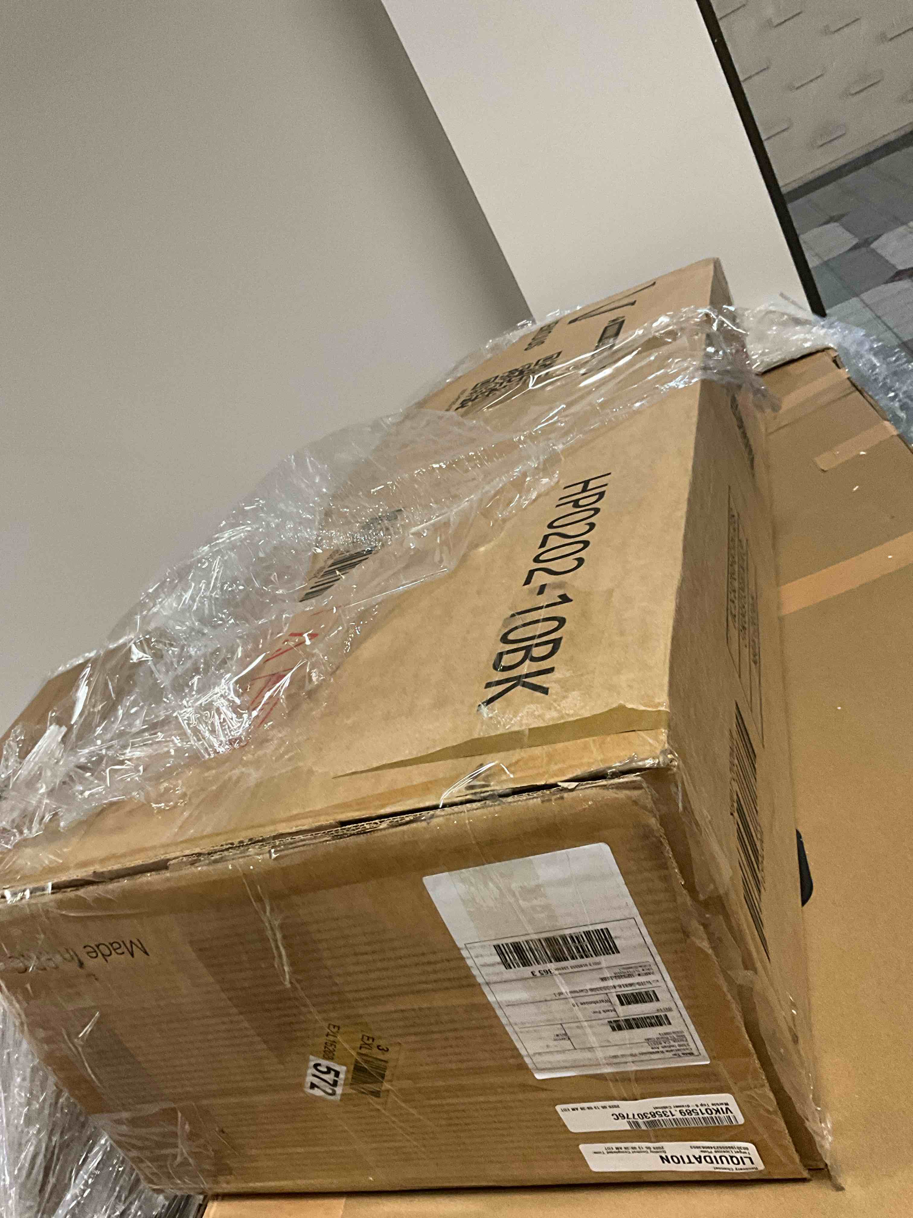 https://s3.amazonaws.com/lotting-images-prod/bidfta/BRN3972969_1779717715860.jpeg