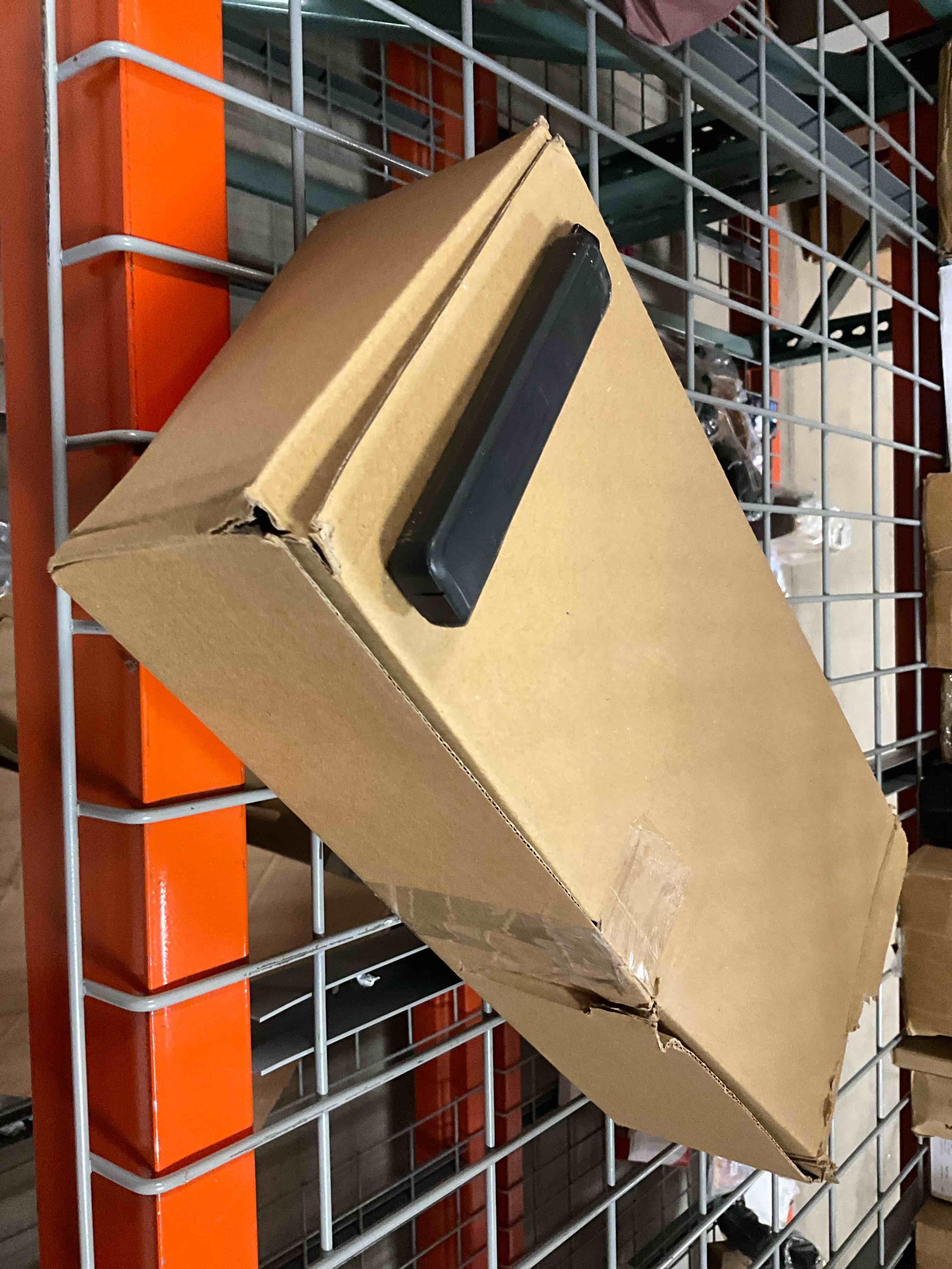 https://s3.amazonaws.com/lotting-images-prod/bidfta/BRN3973639_1777559855426.jpeg