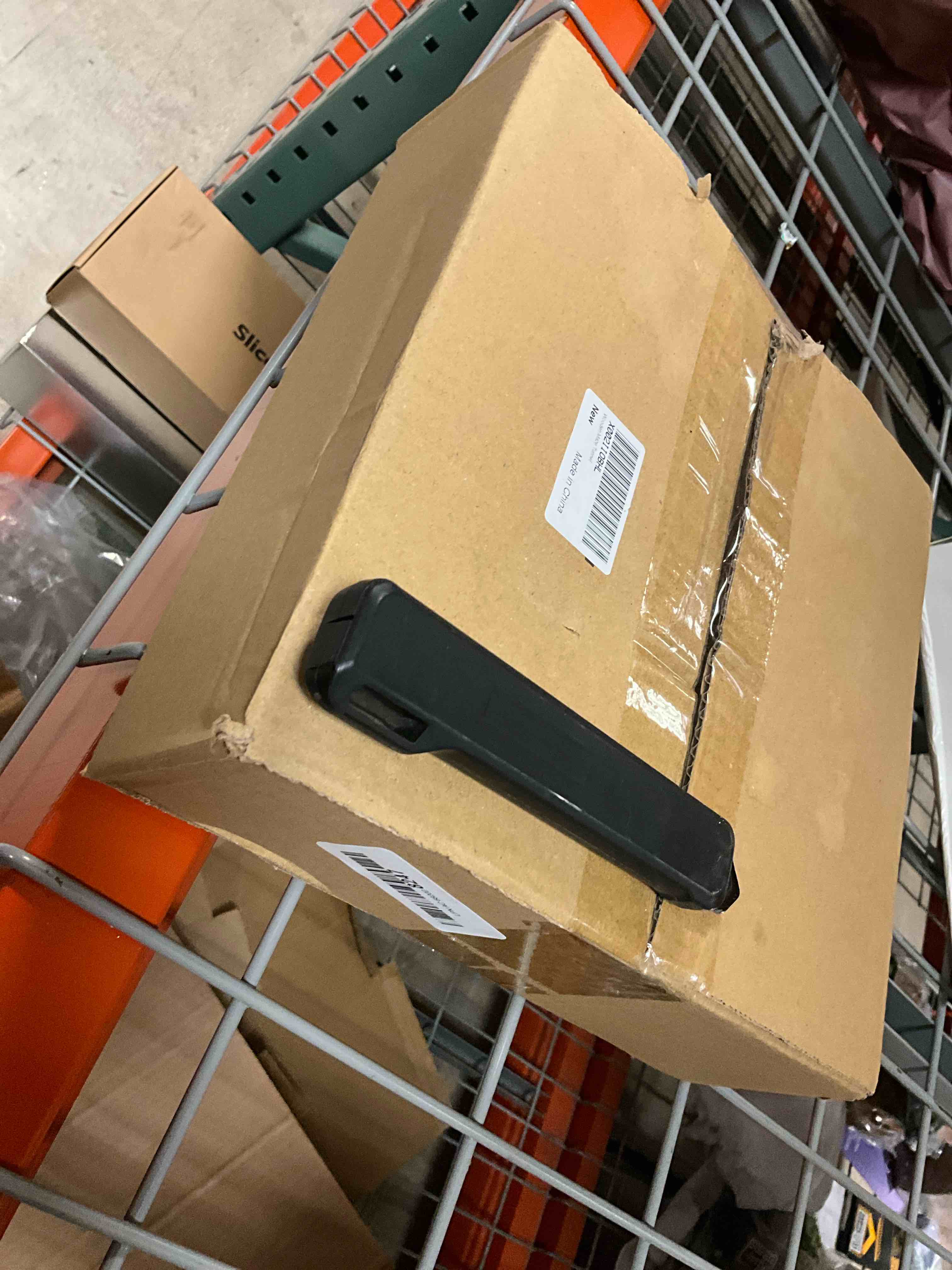 https://s3.amazonaws.com/lotting-images-prod/bidfta/BRN3973640_1777559977394.jpeg