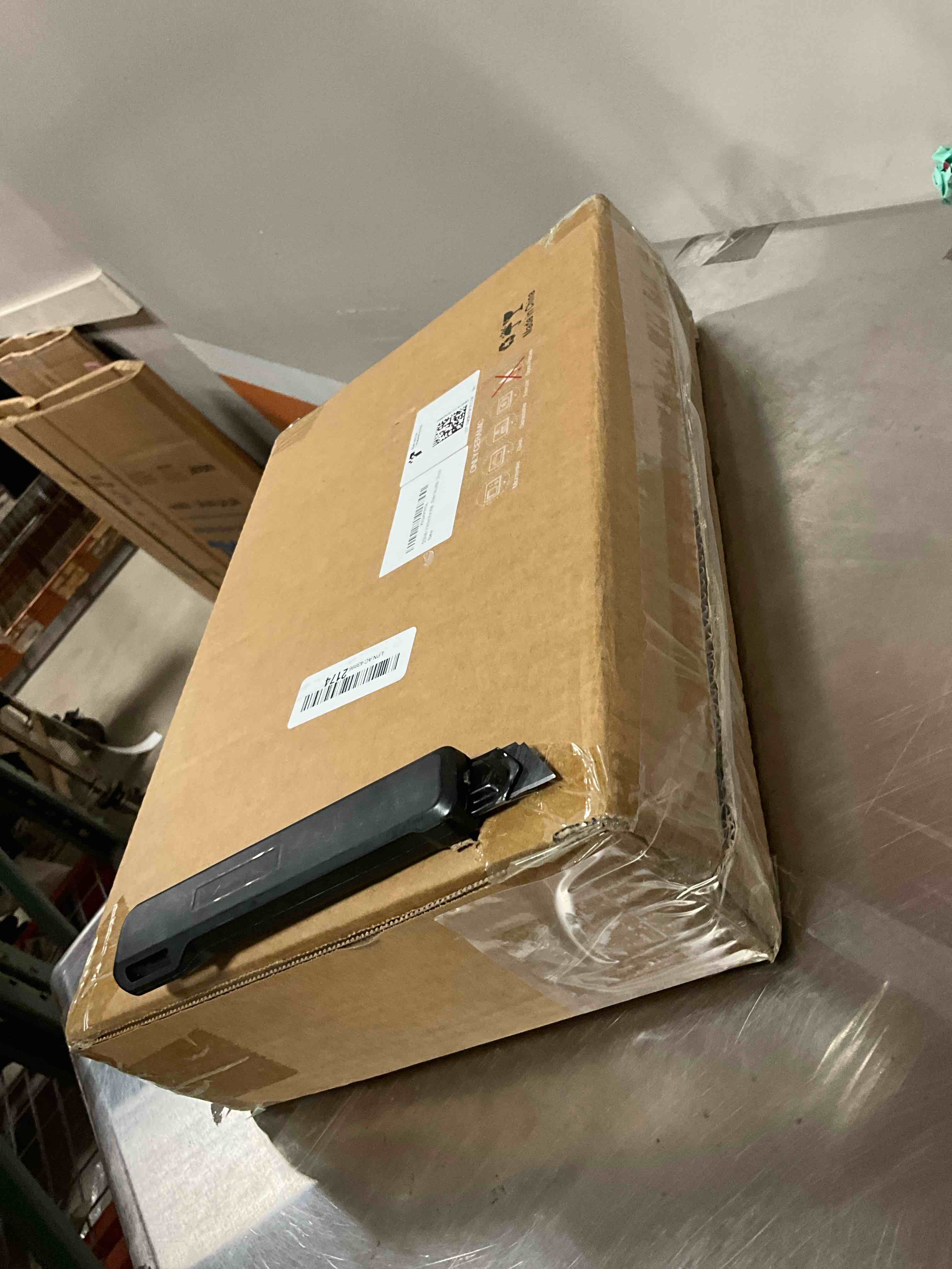https://s3.amazonaws.com/lotting-images-prod/bidfta/BRN3973734_1777644447969.jpeg