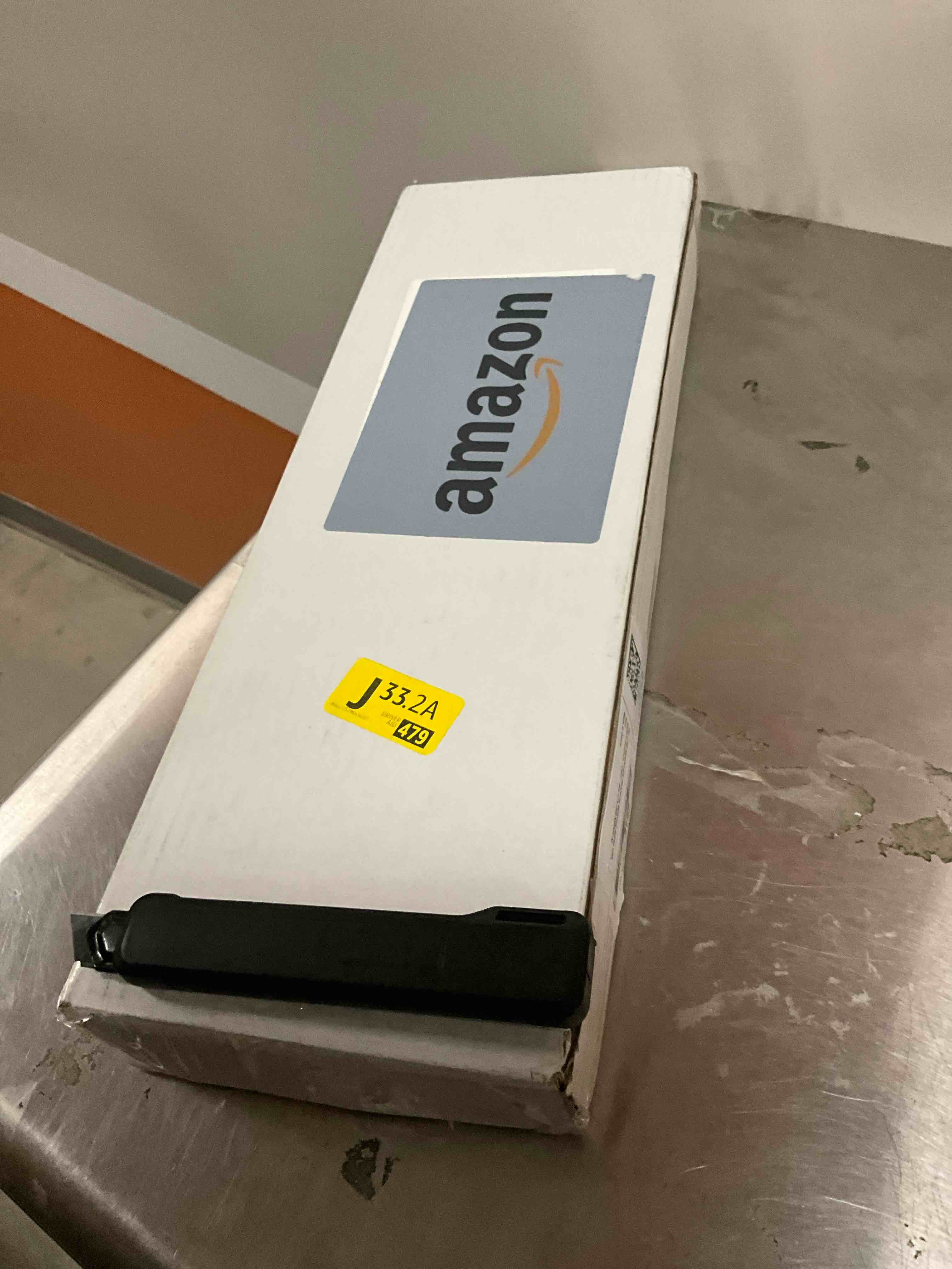 https://s3.amazonaws.com/lotting-images-prod/bidfta/BRN3973738_1777645238991.jpeg