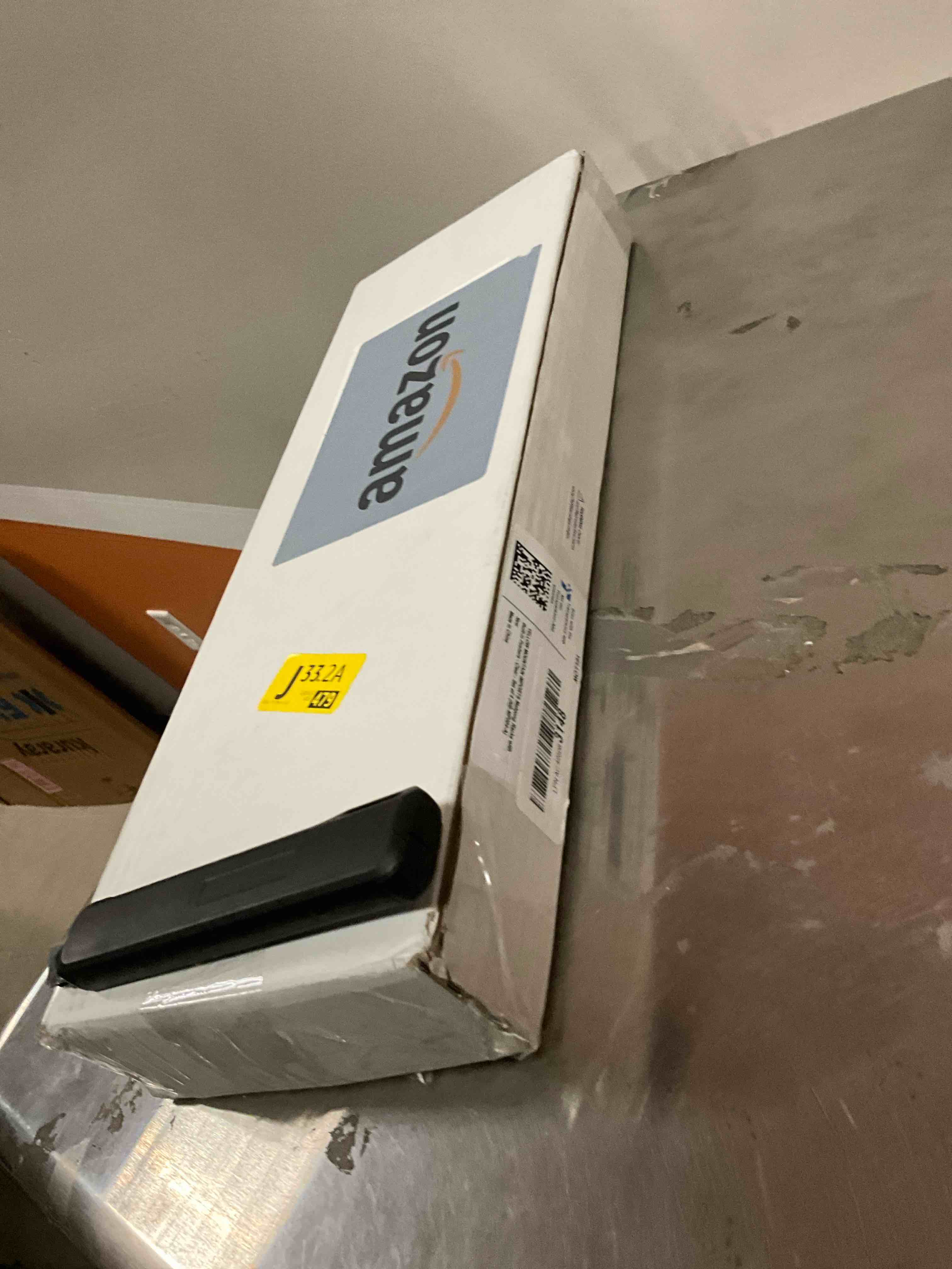 https://s3.amazonaws.com/lotting-images-prod/bidfta/BRN3973738_1777645240342.jpeg