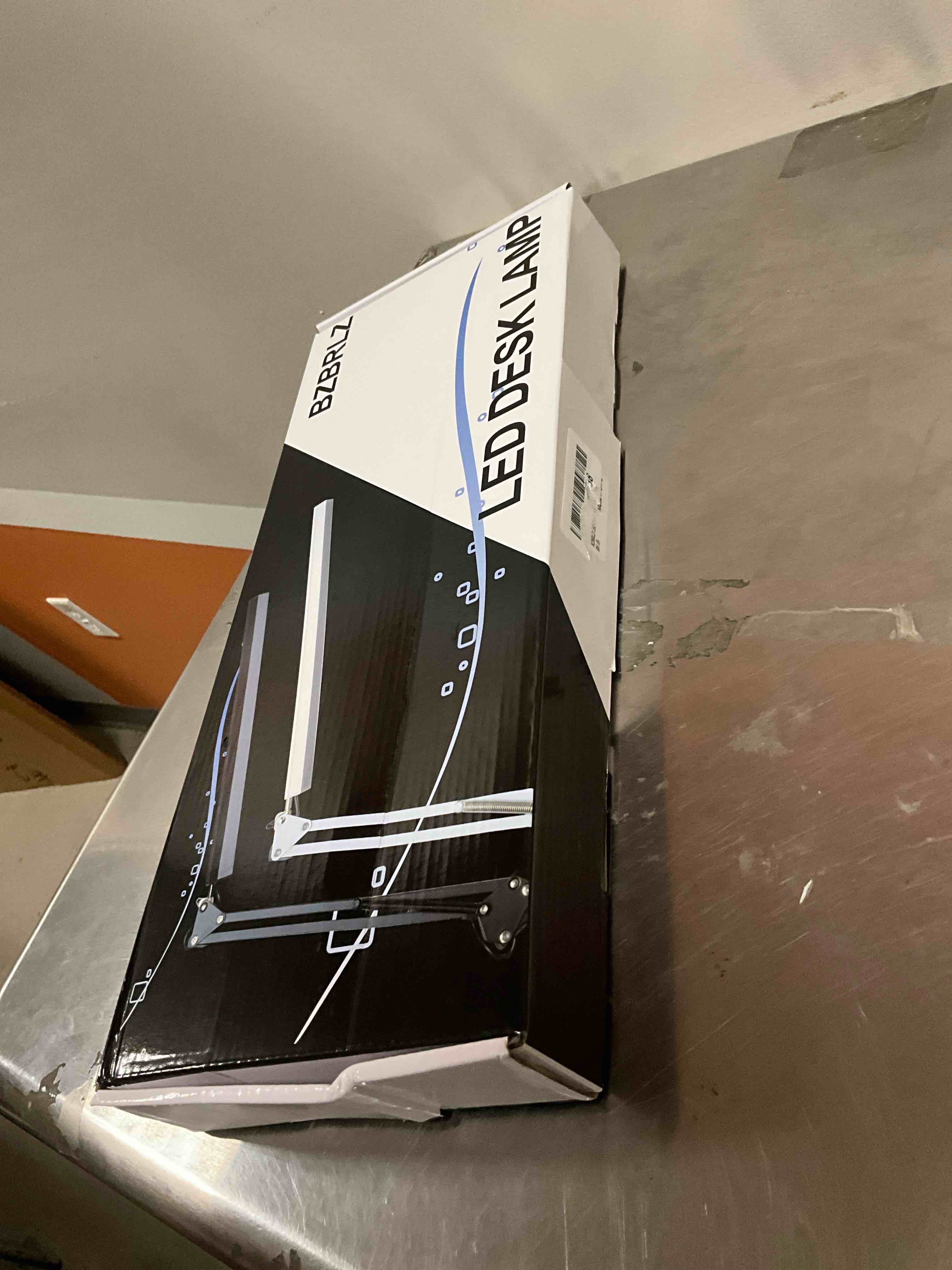 https://s3.amazonaws.com/lotting-images-prod/bidfta/BRN3973742_1777646026680.jpeg
