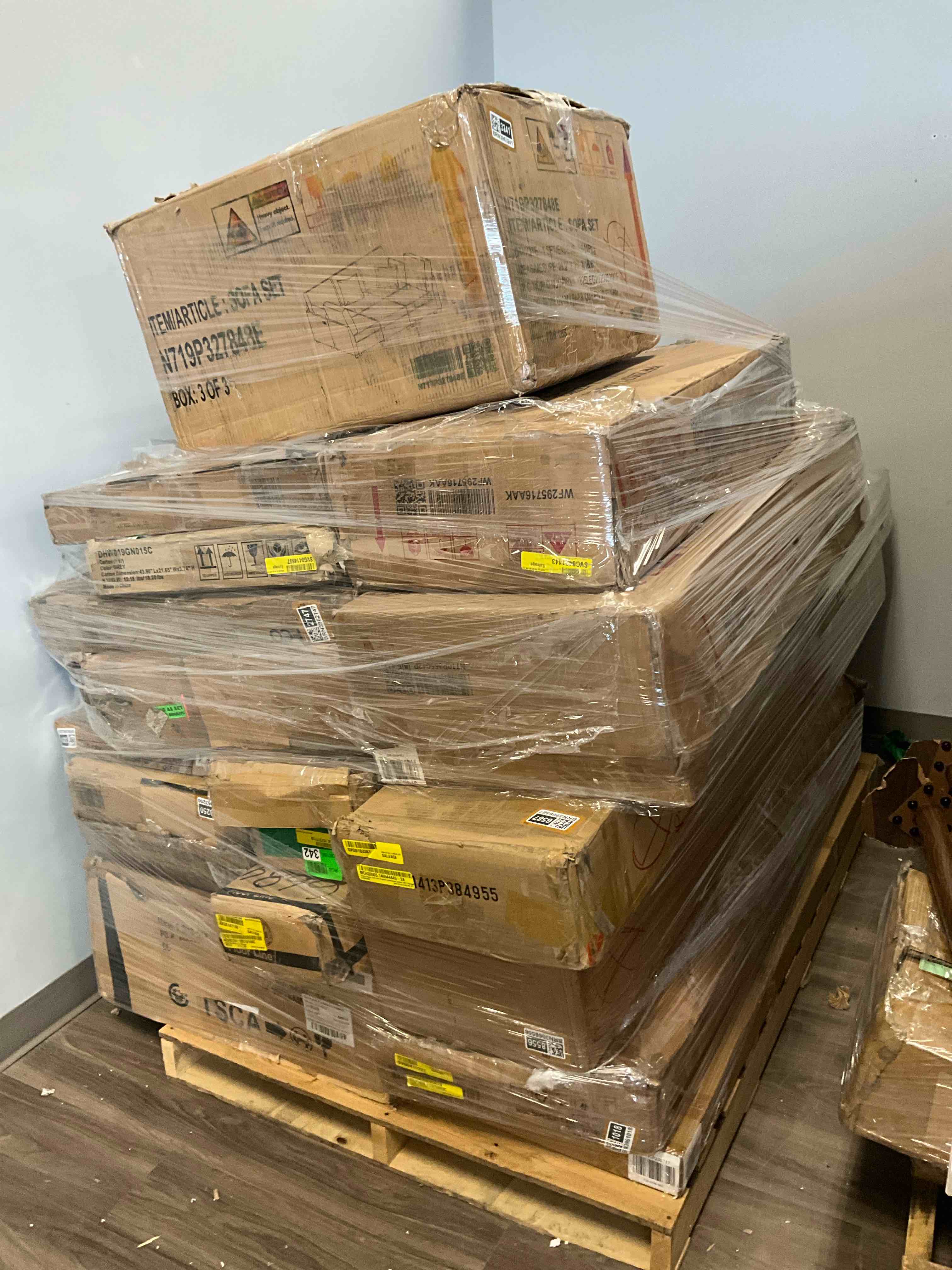 PALLET LOT OF ASSORTED INCOMPLETE FURNITURE 