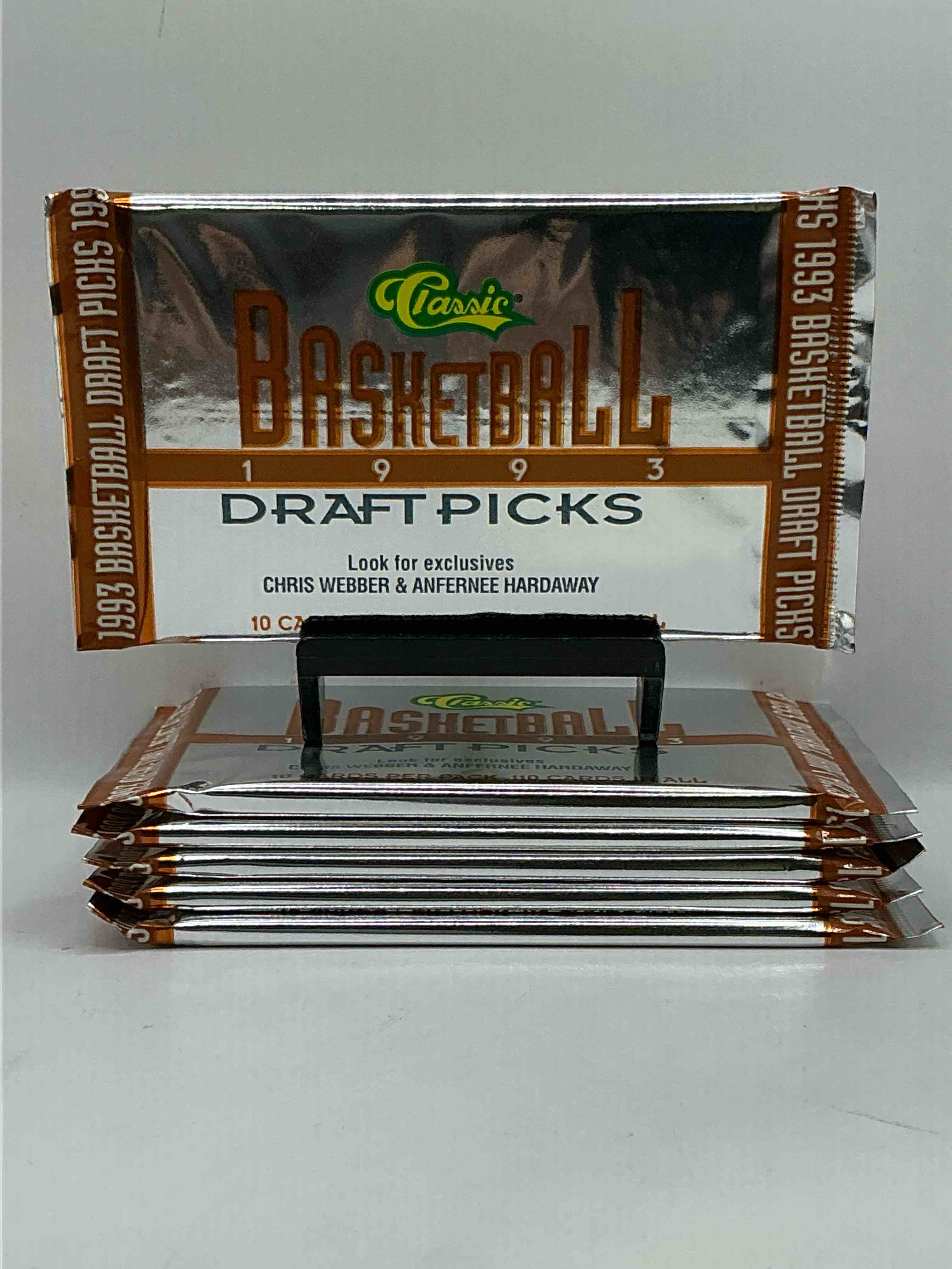 1993 Classic Draft Picks Unopened Basketball Packs! Search For Chris Webber & Anfernee Hardaway Rookies, Along With Other Big Names From The Year! Look For Exclusive Illustrated Cards & Numbered Cards Too!