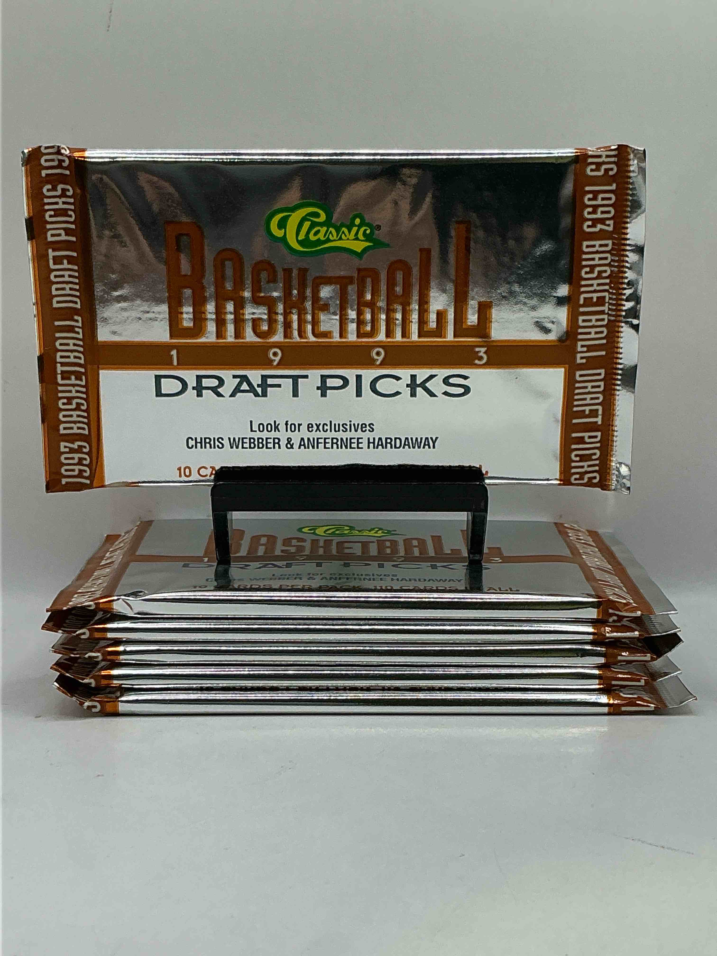 Condition photo showing New/Like New for 1993 Classic Draft Picks Unopened Basketball Packs! Search For Chris Webber & Anfernee Hardaway Rookies, Along With Other Big Names From The Year! Look For Exclusive Illustrated Cards & Numbered Cards Too!