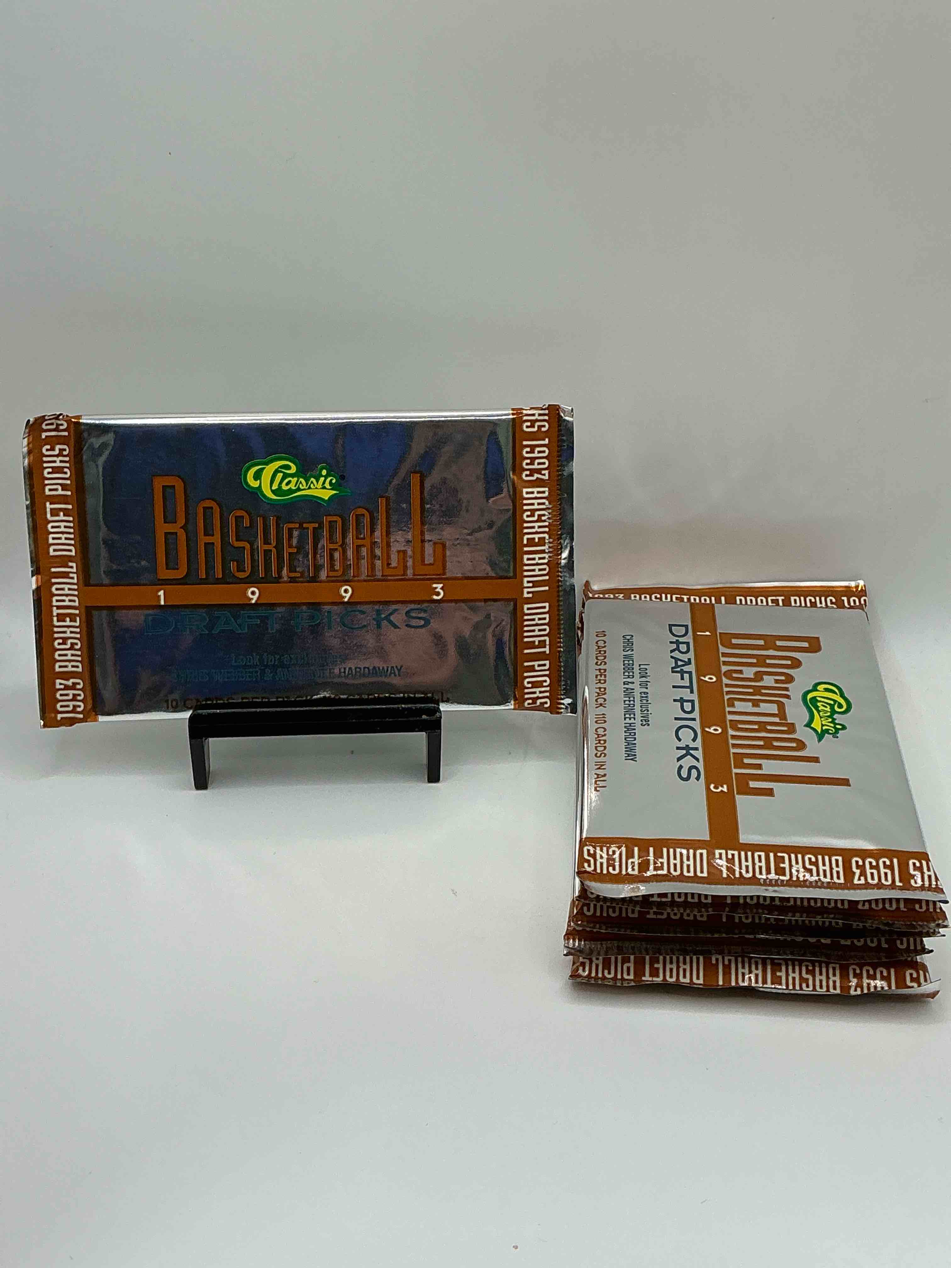 1993 classic draft picks unopened basketball packs! search for chris webber & anfernee hardaway rookies, along with other big names from the year! look for exclusive illustrated cards & numbered cards too!