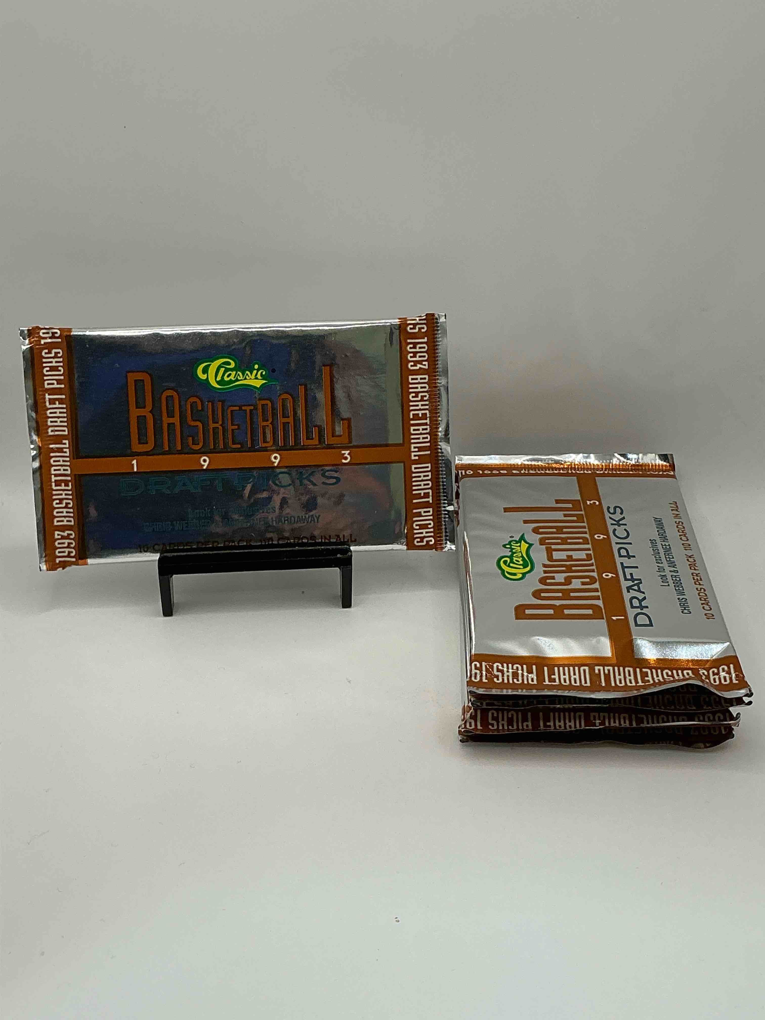 1993 Classic Draft Picks Unopened Basketball Packs! Search For Chris Webber & Anfernee Hardaway Rookies, Along With Other Big Names From The Year! Look For Exclusive Illustrated Cards & Numbered Cards Too!