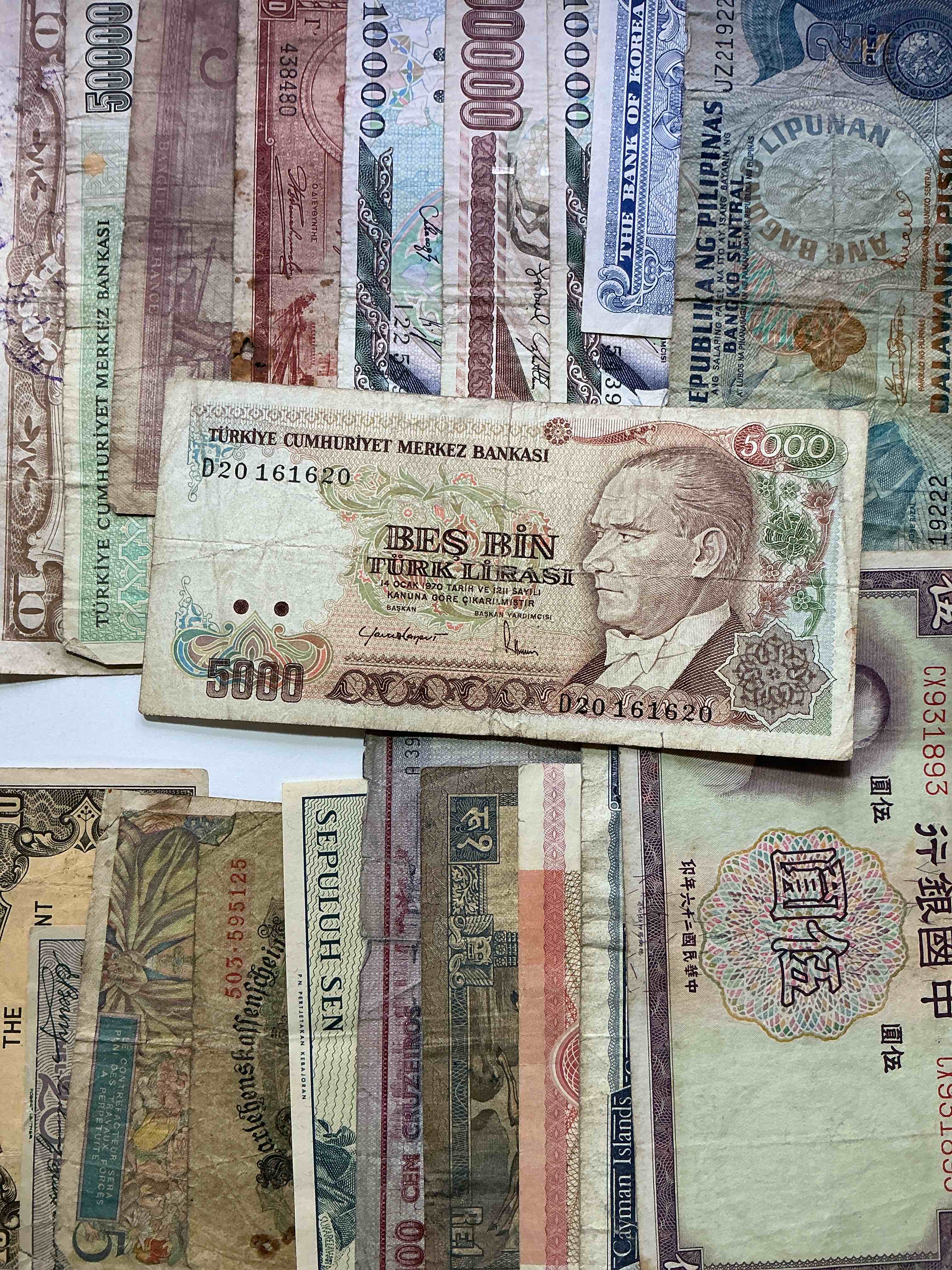Condition photo showing Good Condition for World Antique & Modern Authentic Paper Money! Genuine Paper Currency From Around The World, All Bills Unique & Typically Span The Last 100 Years Or So! In Circulated & Uncirculated Condition! Impossible To Collect! 