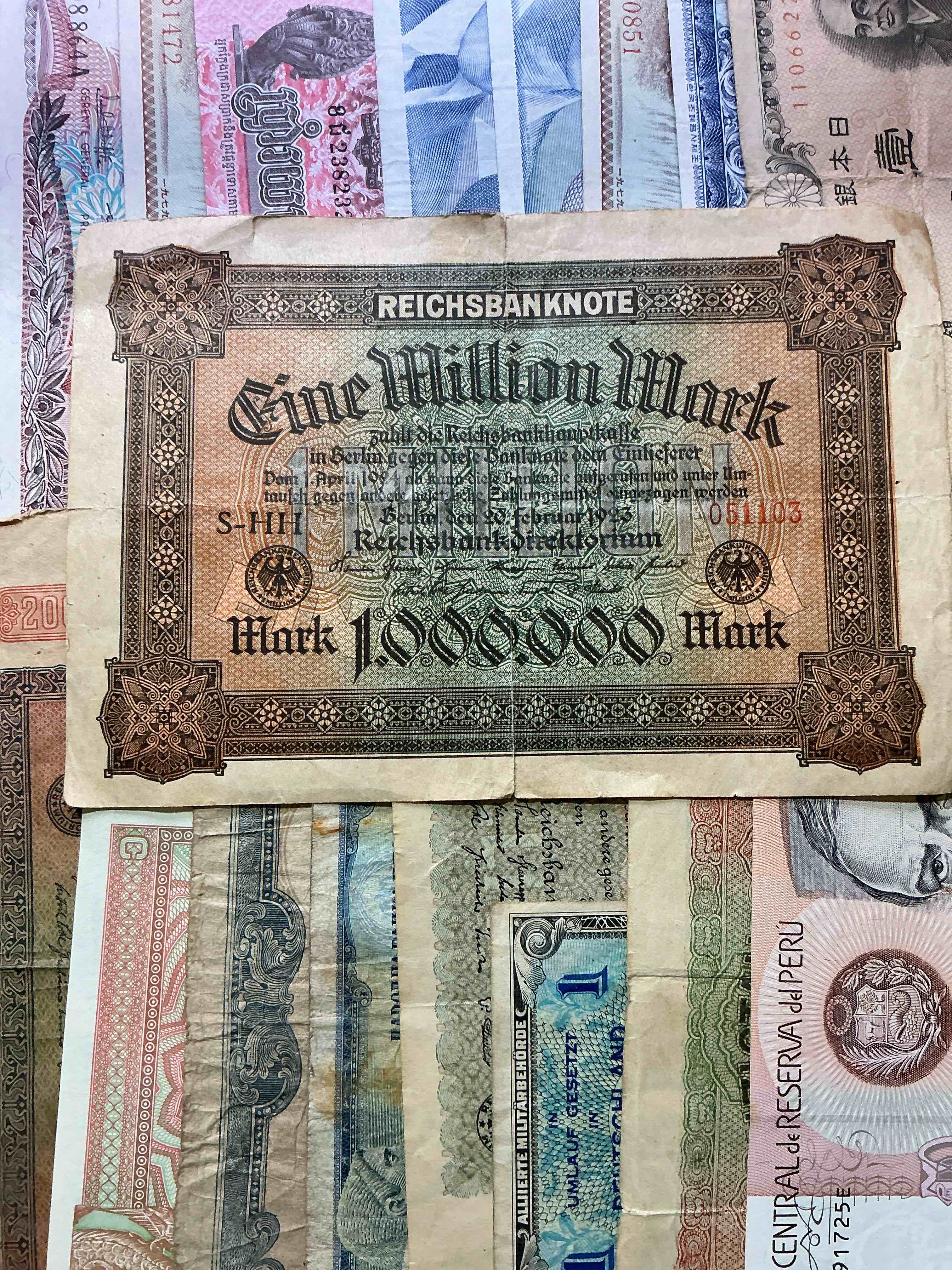 Condition photo showing Good Condition for World Antique & Modern Authentic Paper Money! Genuine Paper Currency From Around The World, All Bills Unique & Typically Span The Last 100 Years Or So! In Circulated & Uncirculated Condition! Impossible To Collect!