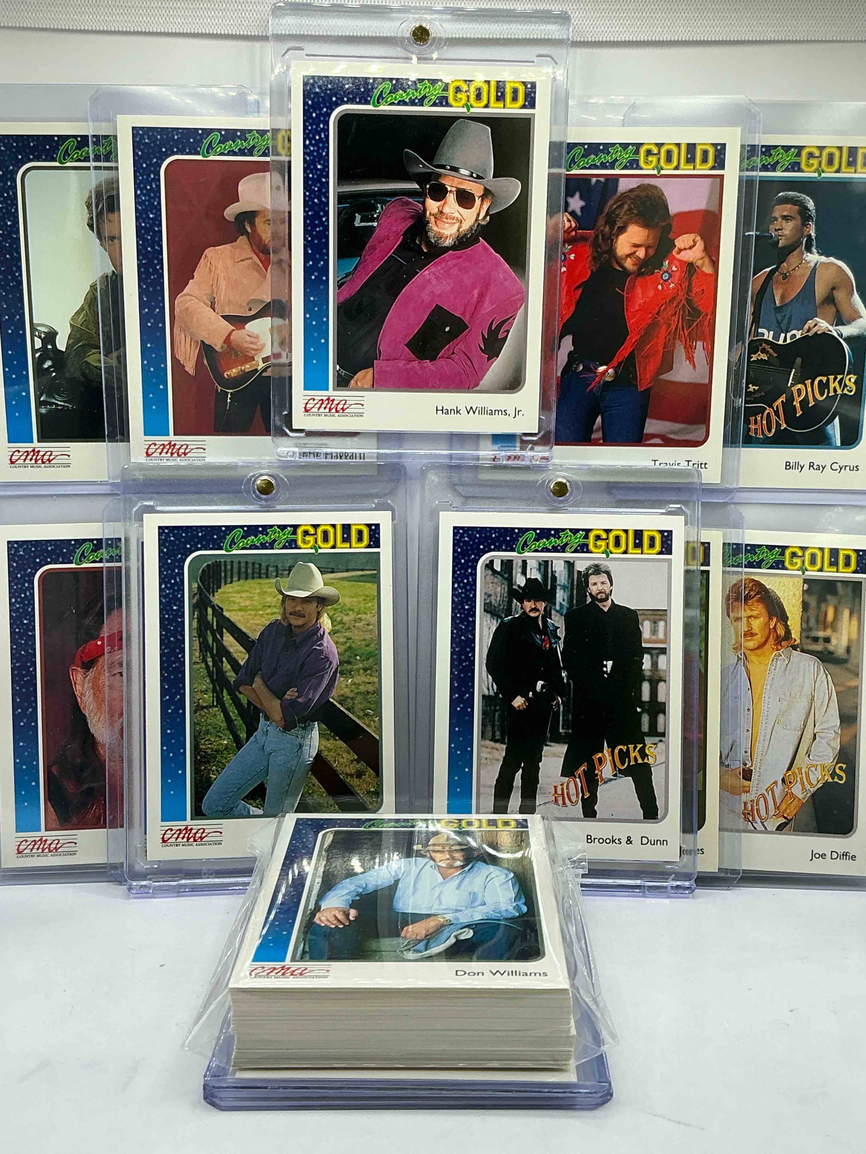 willie nelson, alan jackson, brooks & dunn, joe diffe, bill ray cyrus, hank williams jr, george jones, randy travis & more! 1992 cma country music cards! wow! this 50 card lot includes commons & country music legends!