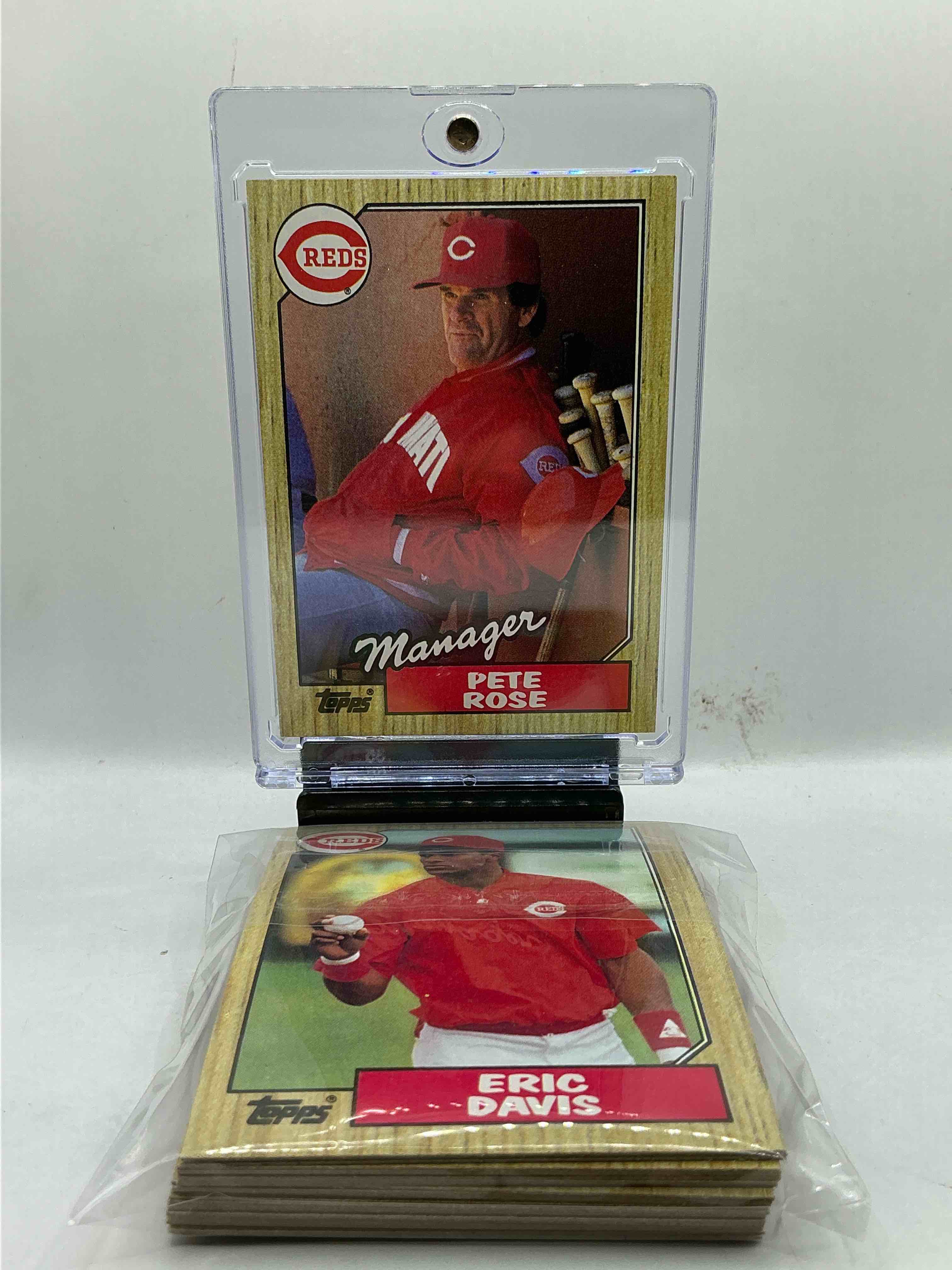 1987 topps baseball reds set! card reds set, including pete rose card! legends like pete rose, eric davis & so many more! perfect for any reds fan! these cards are rare & hard to come by!