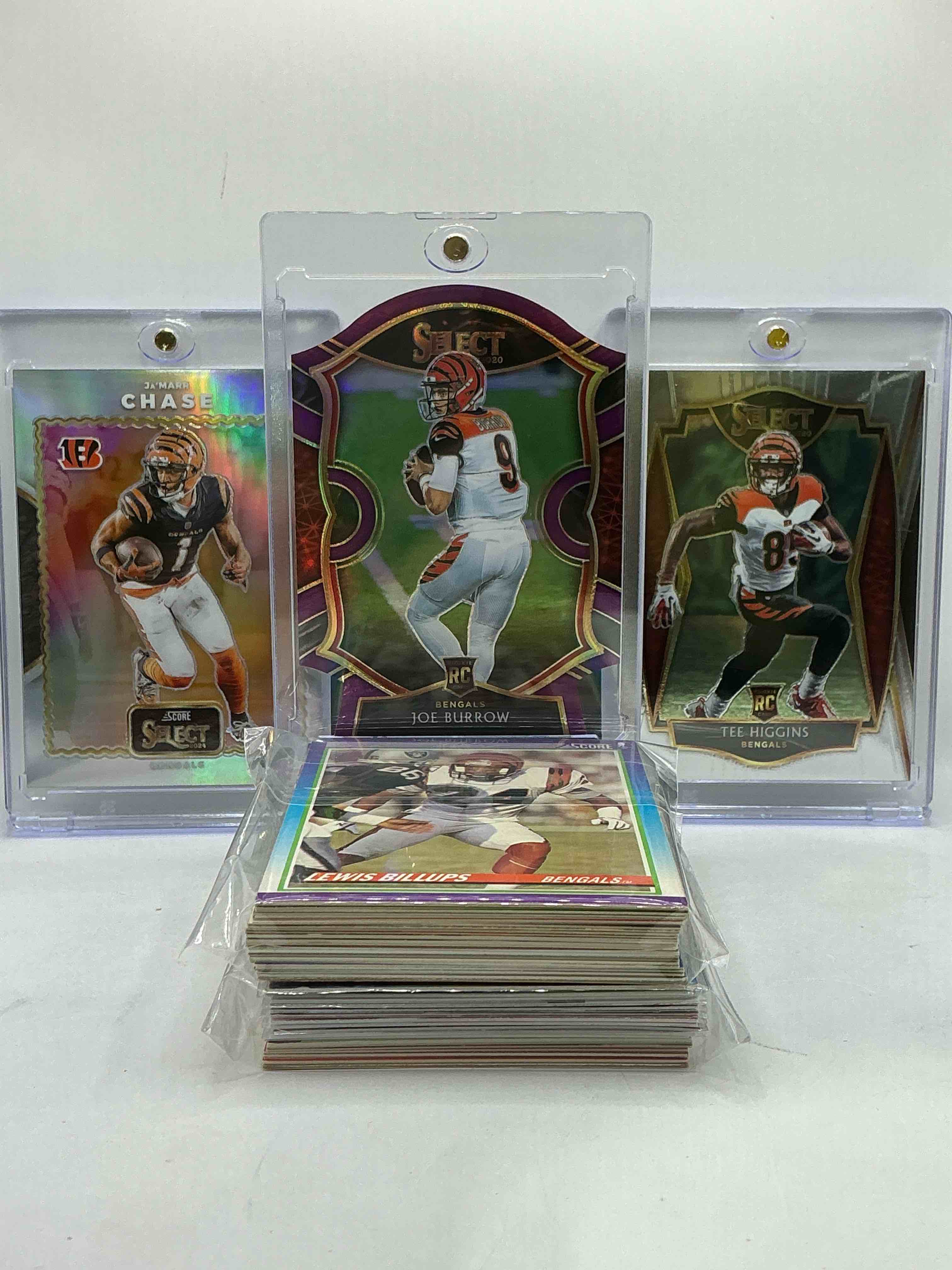 bengals big three! joe burrow ultra rare purple select die cut rookie card, tee higgins select rookie card, ja’marr chase select card & more! bengals insanity! this 50 card lot includes commons, legends, heroes, rookies & more! vintage & new!