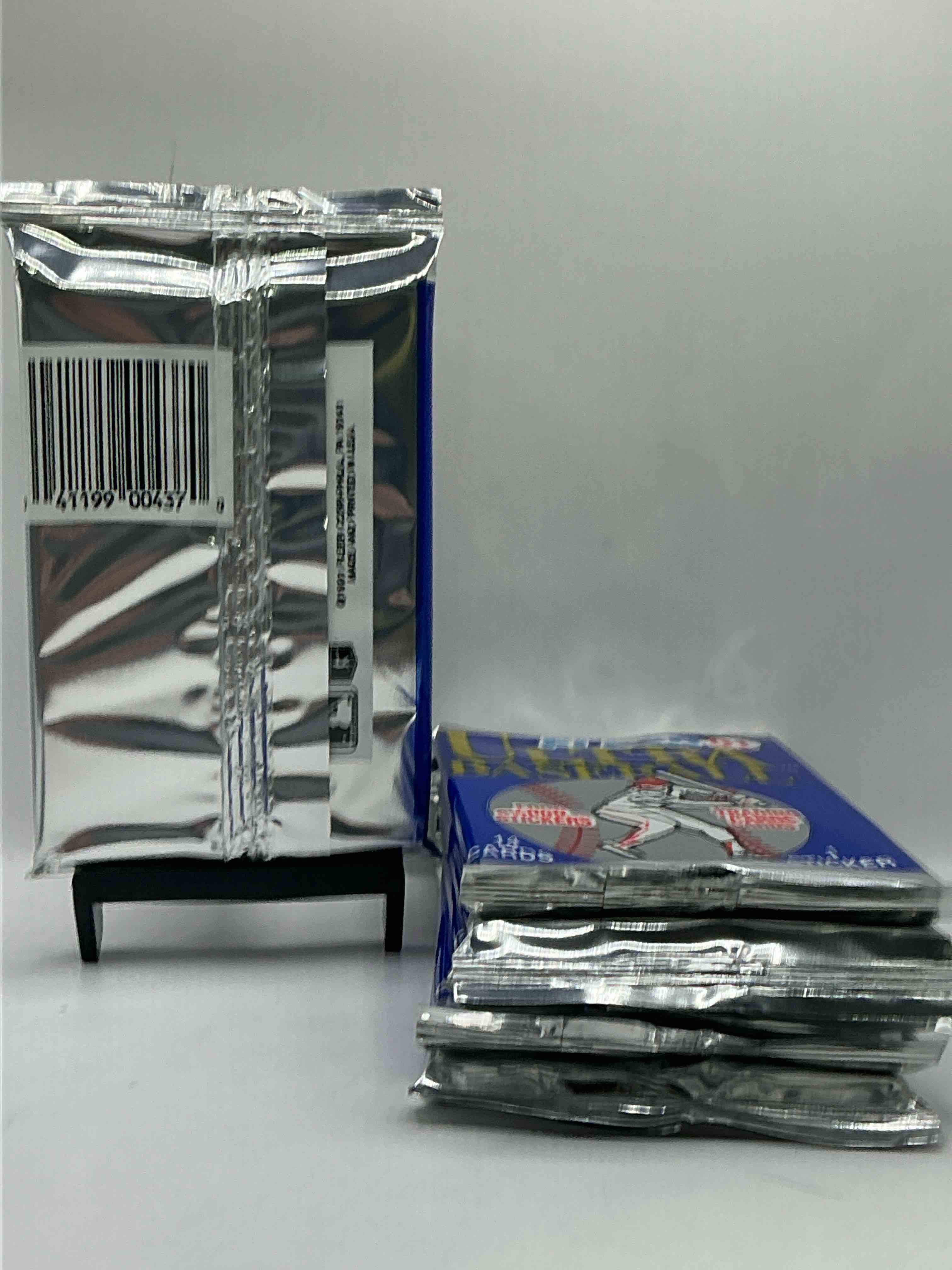 Condition photo showing New/Like New for 1991 Fleer Ultra Baseball Sealed Card Pack, Direct From Original Retail Case! Hard To Find & Loaded With Great Cards! Search For Ken Griffey Jr. #336 (PSA 10 Value $200), Frank Thomas, Don Mattingly, Bo Jackson & So Much More!