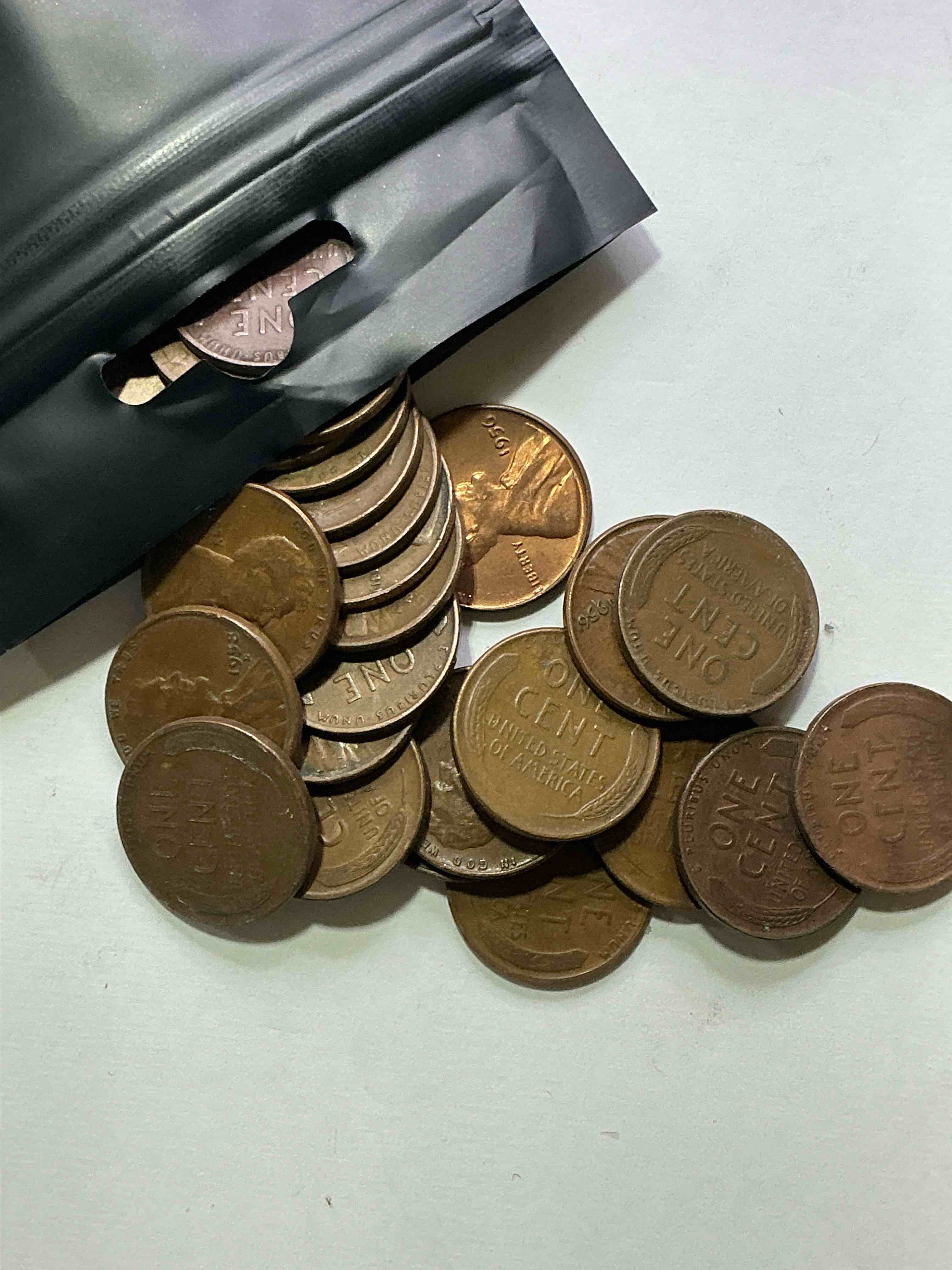Condition photo showing New/Like New for Antique Wheat Pennies 25 Count Un-Searched Lot! Wheat Pennies Were Minted From 1909-1958 Originally Replacing The Indian Head Penny. There Are Many, Many Interesting & Valuable Years / Mint Marks In Wheat Pennies, Win This Lot & Have Fun Searching To See What You Get! A Great Way To Start Collecting Antique Coins!