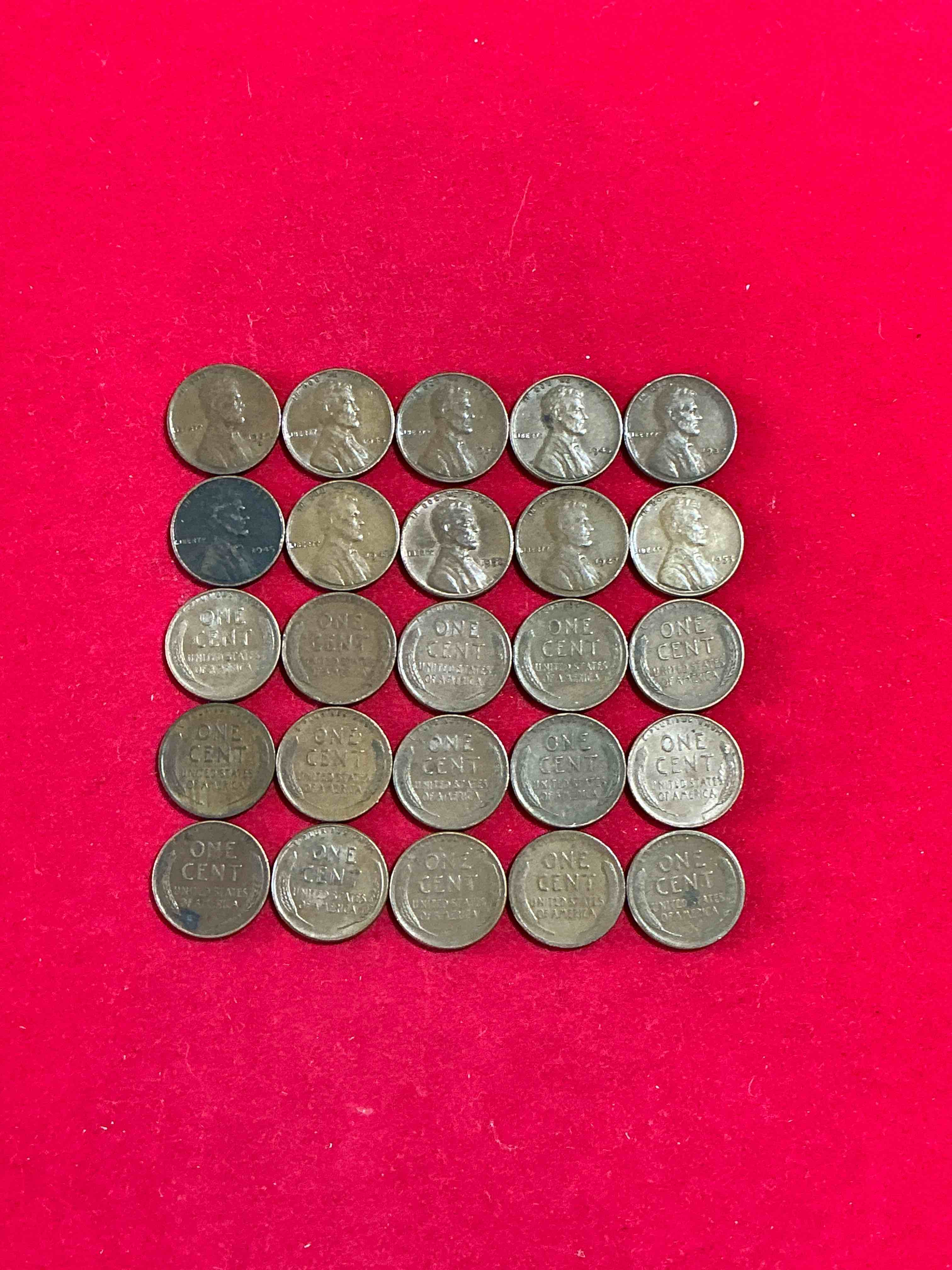 Antique Wheat Pennies 25 Count Un-Searched Lot! Wheat Pennies Were Minted From 1909-1958 Originally Replacing The Indian Head Penny. There Are Many, Many Interesting & Valuable Years / Mint Marks In Wheat Pennies, Win This Lot & Have Fun Searching To See What You Get! A Great Way To Start Collecting Antique Coins!
