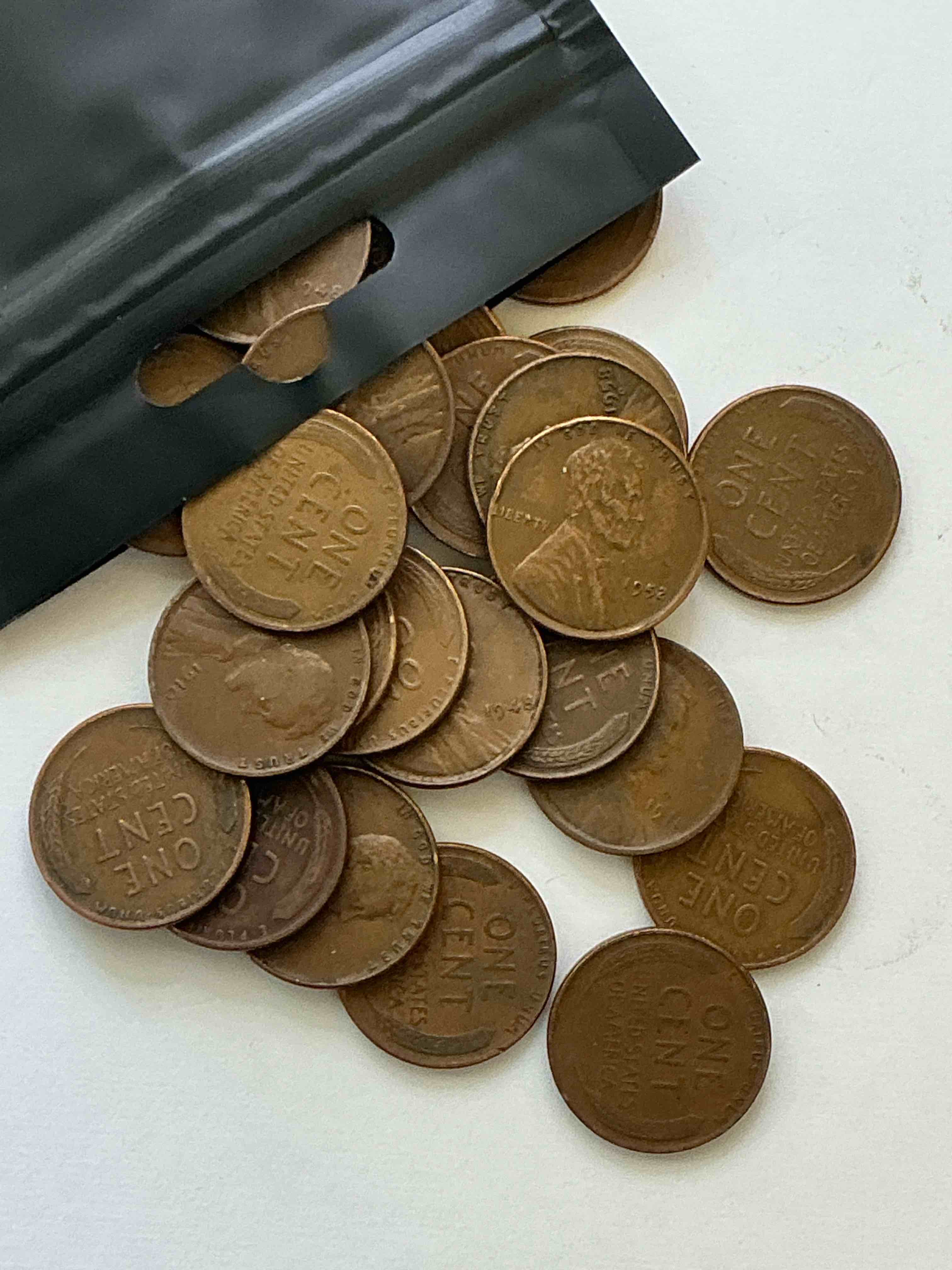 Condition photo showing New/Like New for Antique Wheat Pennies 25 Count Un-Searched Lot! Wheat Pennies Were Minted From 1909-1958 Originally Replacing The Indian Head Penny. There Are Many, Many Interesting & Valuable Years / Mint Marks In Wheat Pennies, Win This Lot & Have Fun Searching To See What You Get! A Great Way To Start Collecting Antique Coins!