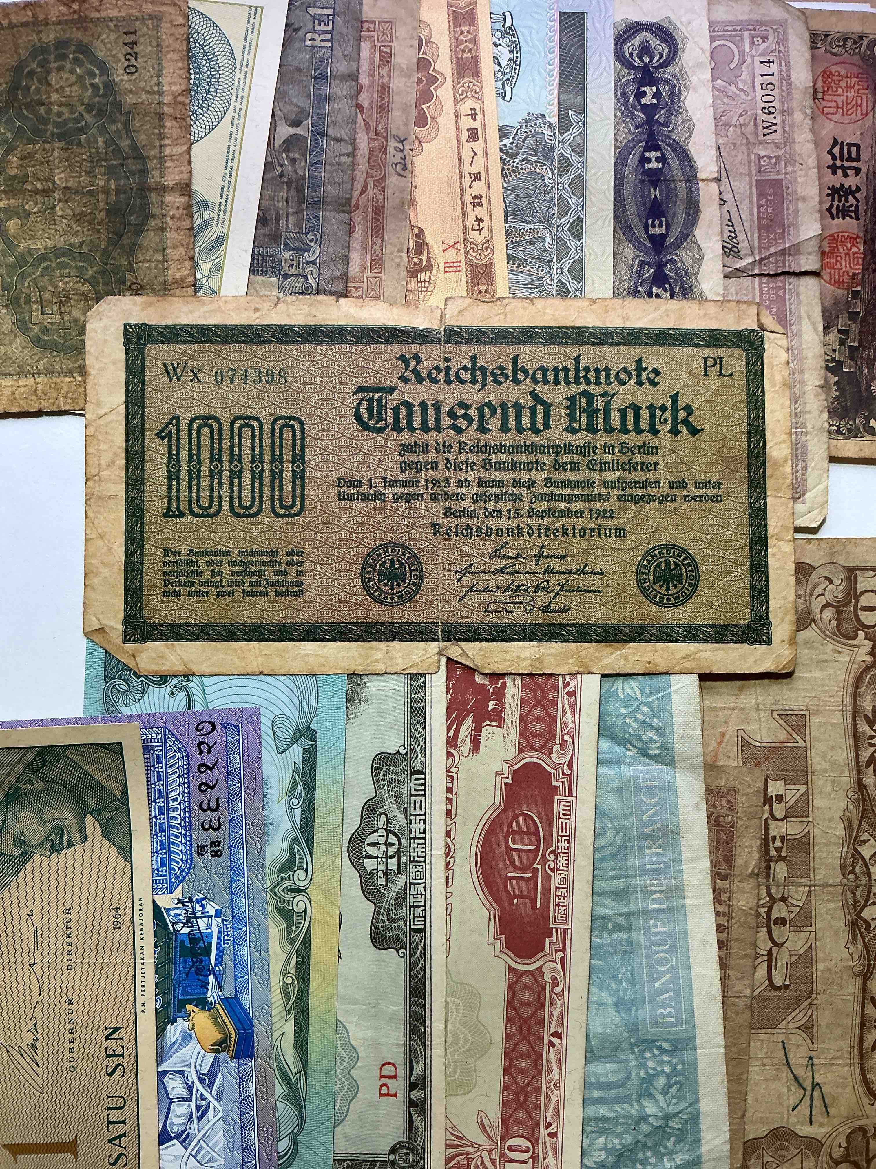 Condition photo showing Good Condition for World Antique & Modern Authentic Paper Money! Genuine Paper Currency From Around The World, All Bills Unique & Typically Span The Last 100 Years Or So! In Circulated & Uncirculated Condition! Impossible To Collect!