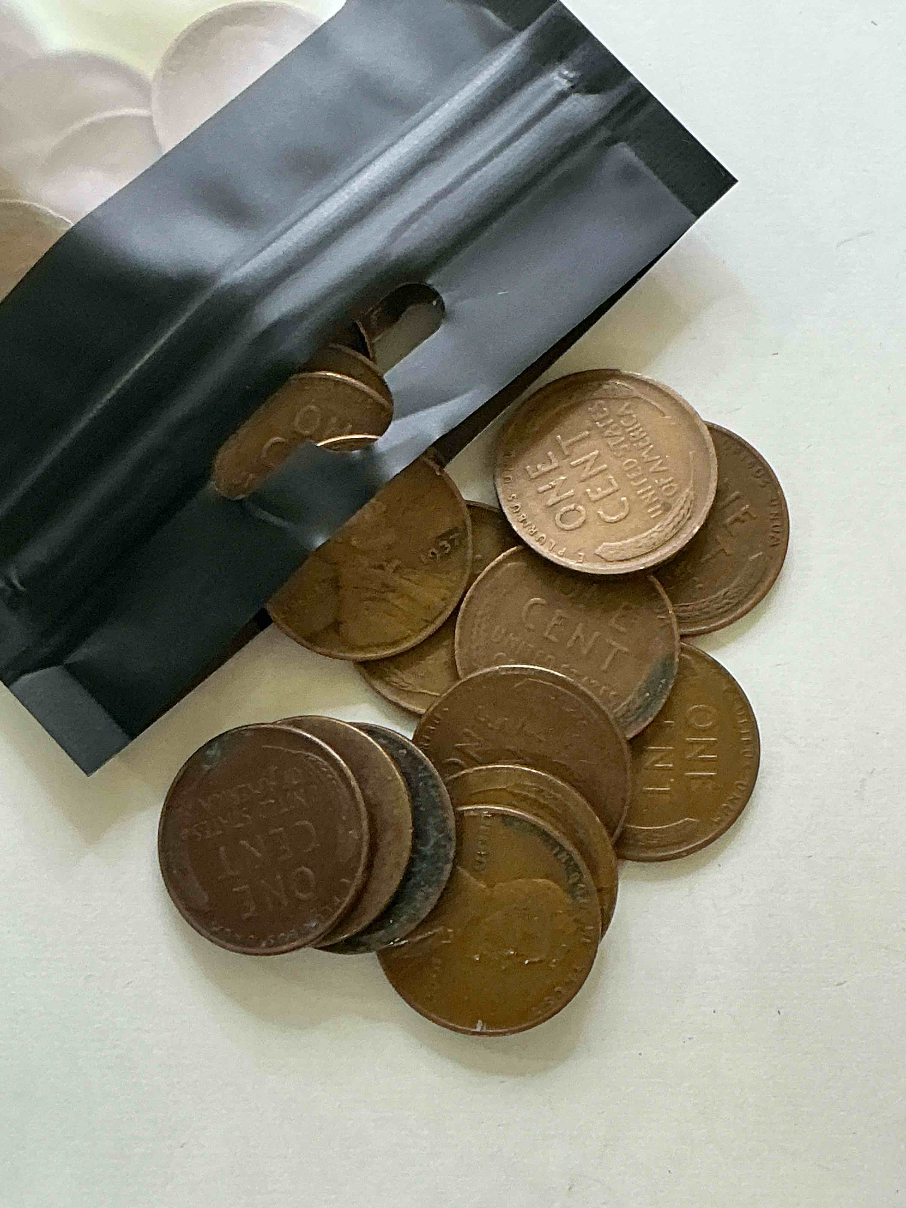 Condition photo showing Good Condition for Antique Wheat Pennies 25 Count Un-Searched Lot! Wheat Pennies Were Minted From 1909-1958 Originally Replacing The Indian Head Penny. There Are Many, Many Interesting & Valuable Years / Mint Marks In Wheat Pennies, Win This Lot & Have Fun Searching To See What You Get! A Great Way To Start Collecting Antique Coins!