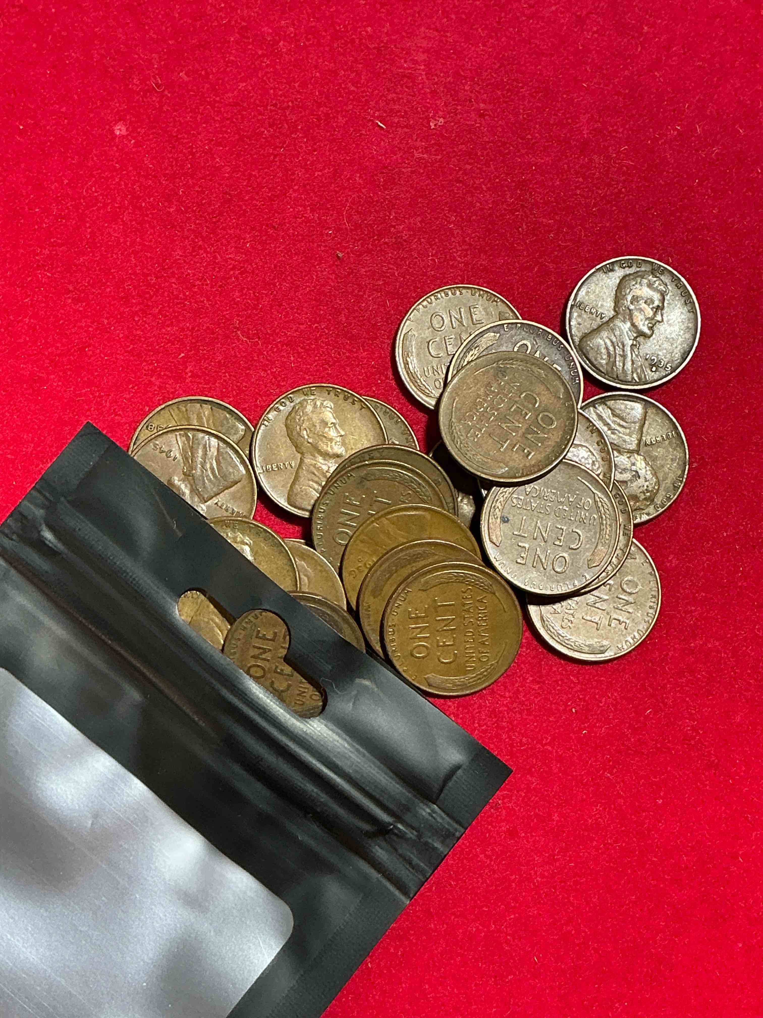 Condition photo showing Good Condition for Antique Wheat Pennies 25 Count Un-Searched Lot! Wheat Pennies Were Minted From 1909-1958 Originally Replacing The Indian Head Penny. There Are Many, Many Interesting & Valuable Years / Mint Marks In Wheat Pennies, Win This Lot & Have Fun Searching To See What You Get! A Great Way To Start Collecting Antique Coins!