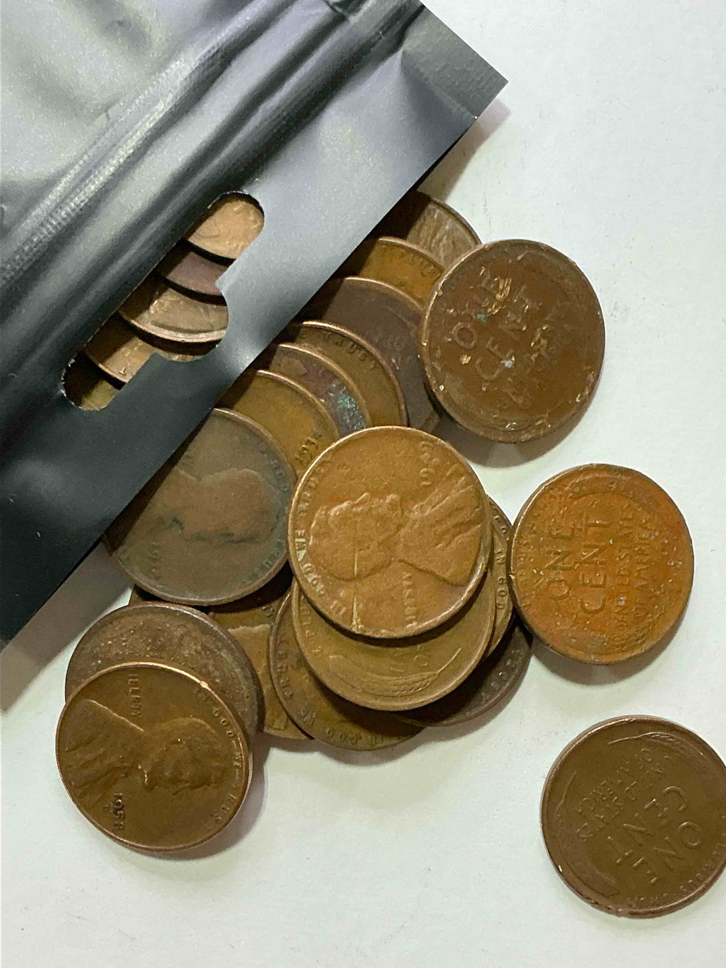 Condition photo showing Good Condition for Antique Wheat Pennies 25 Count Un-Searched Lot! Wheat Pennies Were Minted From 1909-1958 Originally Replacing The Indian Head Penny. There Are Many, Many Interesting & Valuable Years / Mint Marks In Wheat Pennies, Win This Lot & Have Fun Searching To See What You Get! A Great Way To Start Collecting Antique Coins!