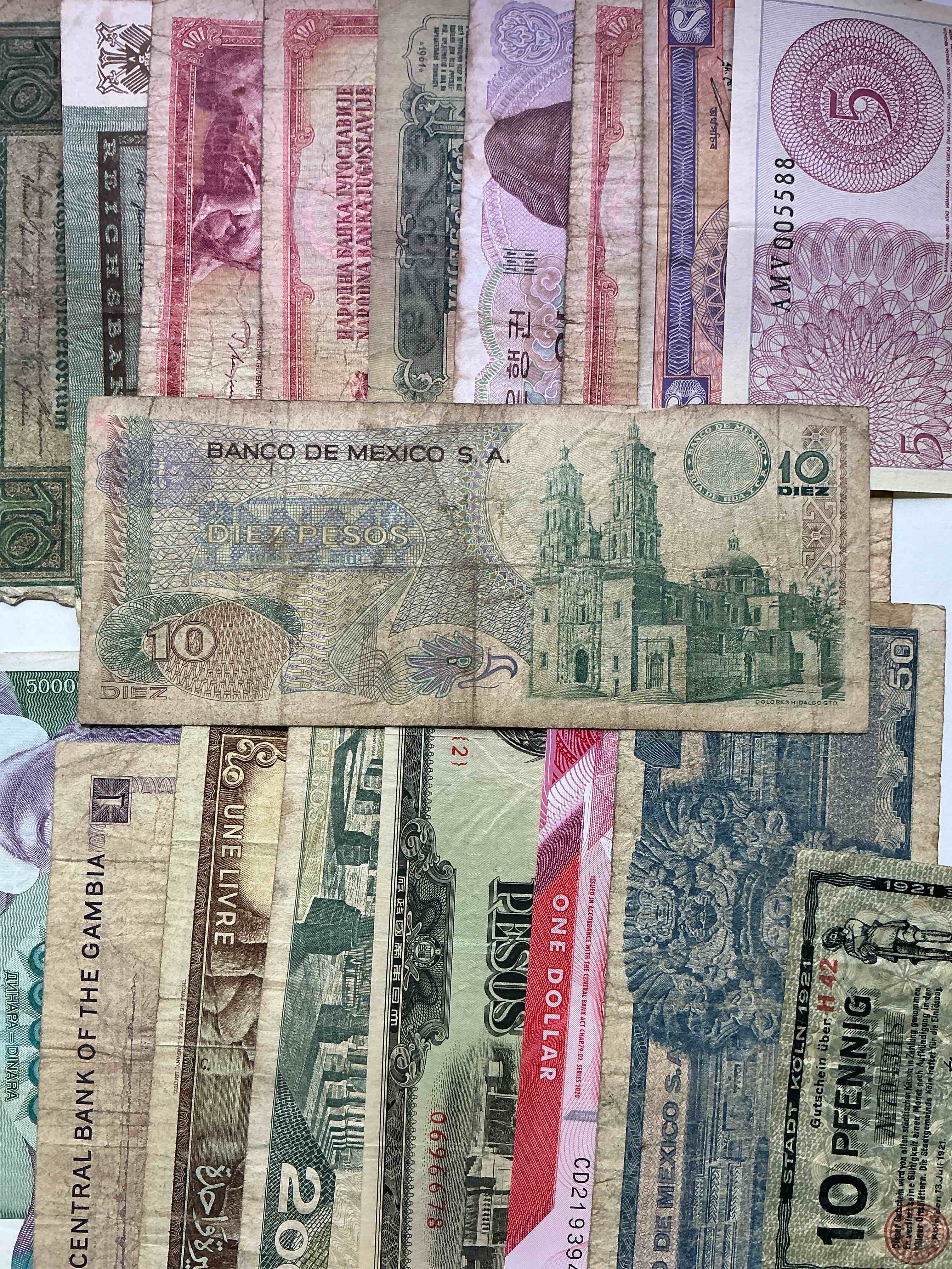 World Antique & Modern Authentic Paper Money! Genuine Paper Currency From Around The World, All Bills Unique & Typically Span The Last 100 Years Or So! In Circulated & Uncirculated Condition! Impossible To Collect! 