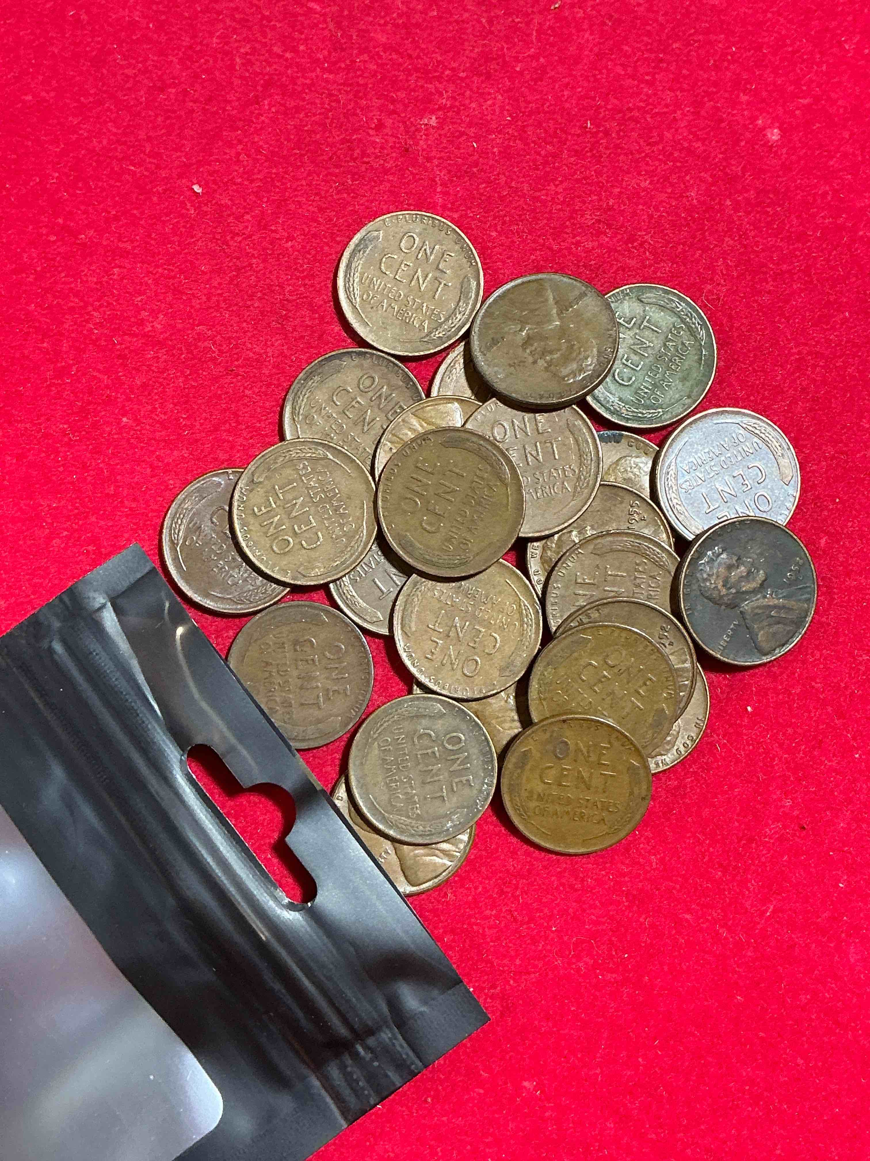 Condition photo showing Good Condition for Antique Wheat Pennies 25 Count Un-Searched Lot! Wheat Pennies Were Minted From 1909-1958 Originally Replacing The Indian Head Penny. There Are Many, Many Interesting & Valuable Years / Mint Marks In Wheat Pennies, Win This Lot & Have Fun Searching To See What You Get! A Great Way To Start Collecting Antique Coins!