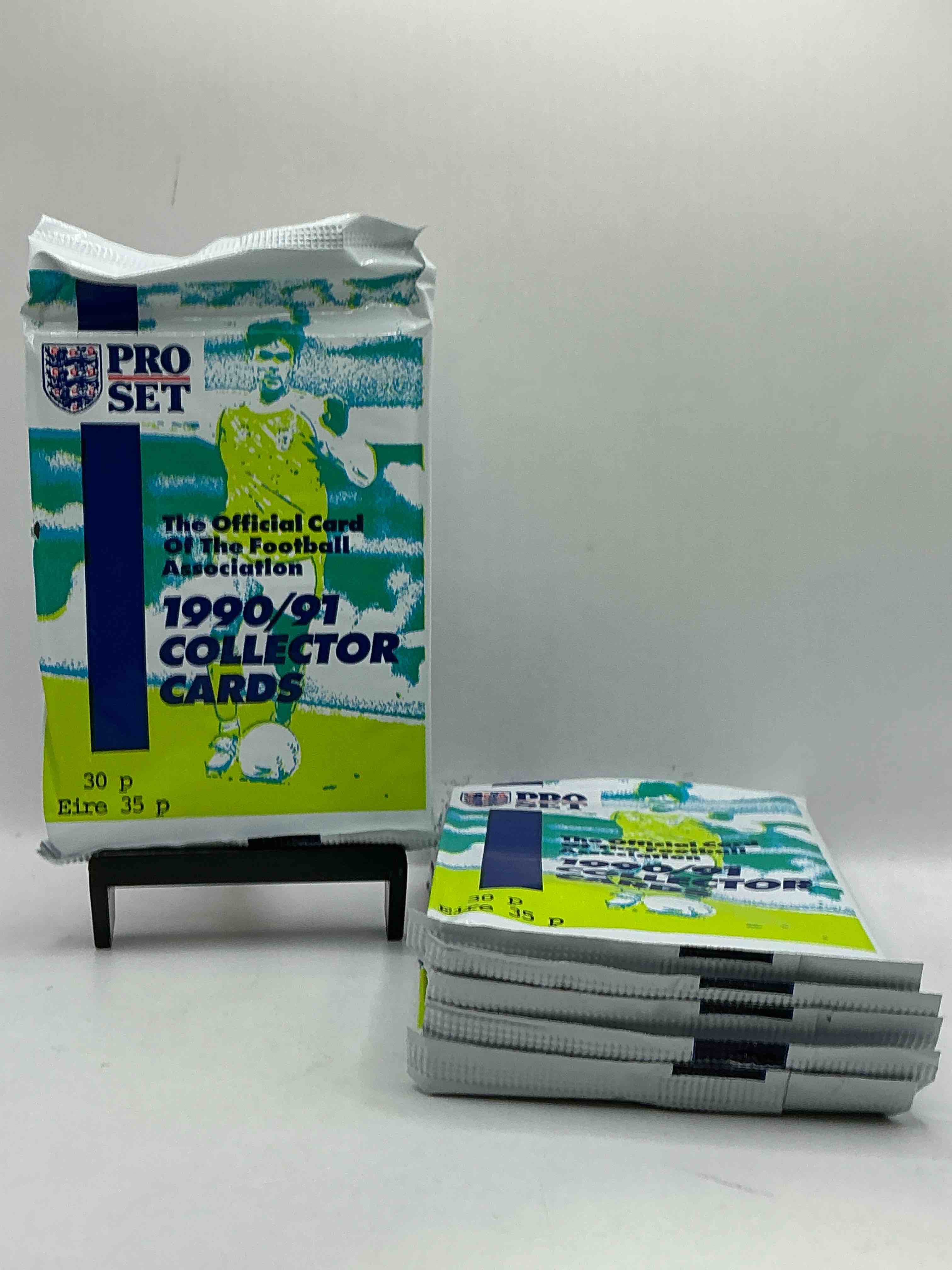 pro set soccer collector cards! soccer packs! look for soccer legends, diego maradona, romario & more! 