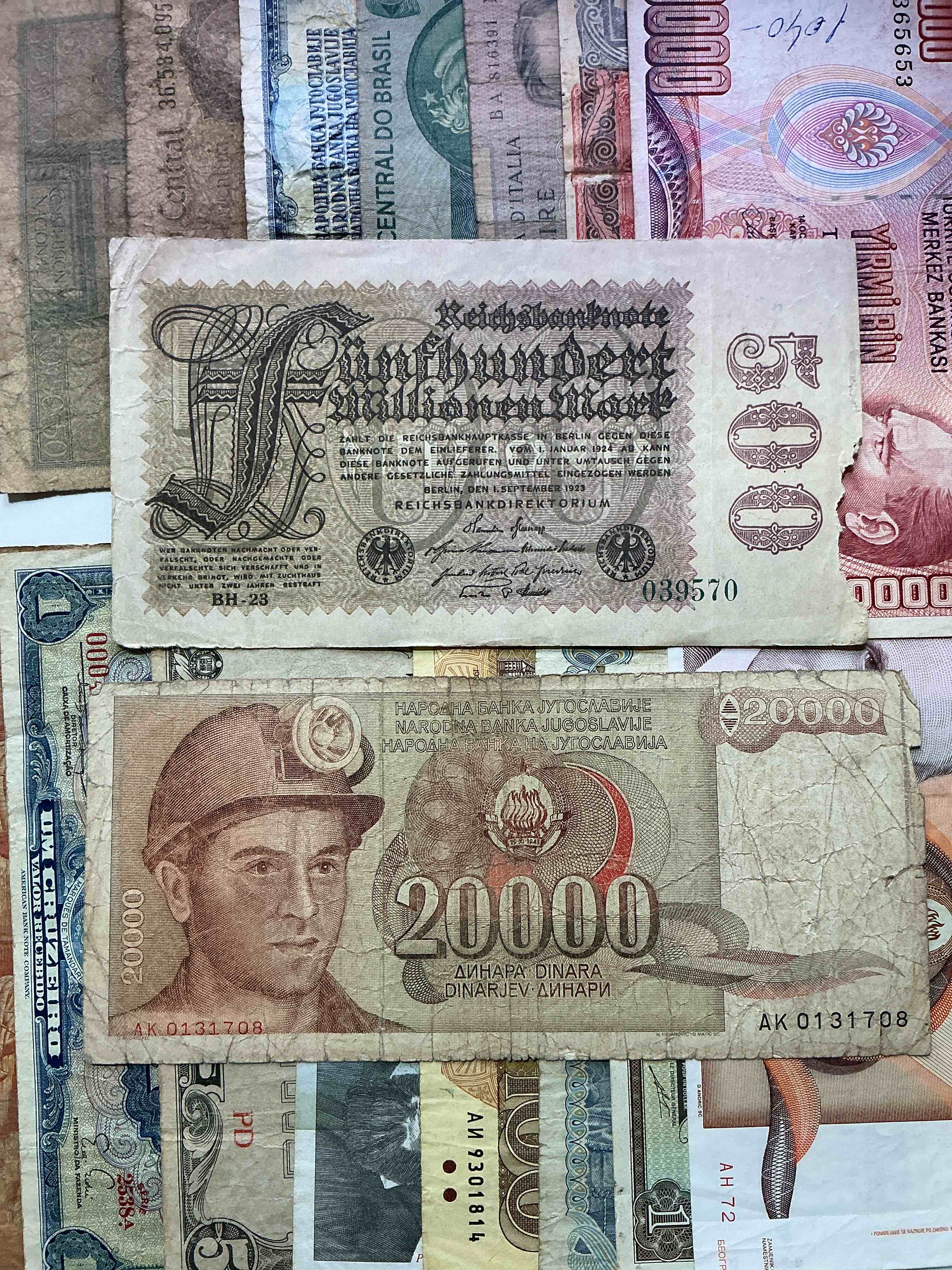 Condition photo showing Good Condition for world antique & modern authentic paper money! genuine paper currency from around the world, all bills unique & typically span the last 100 years or so! in circulated & uncirculated condition! impossible to collect!