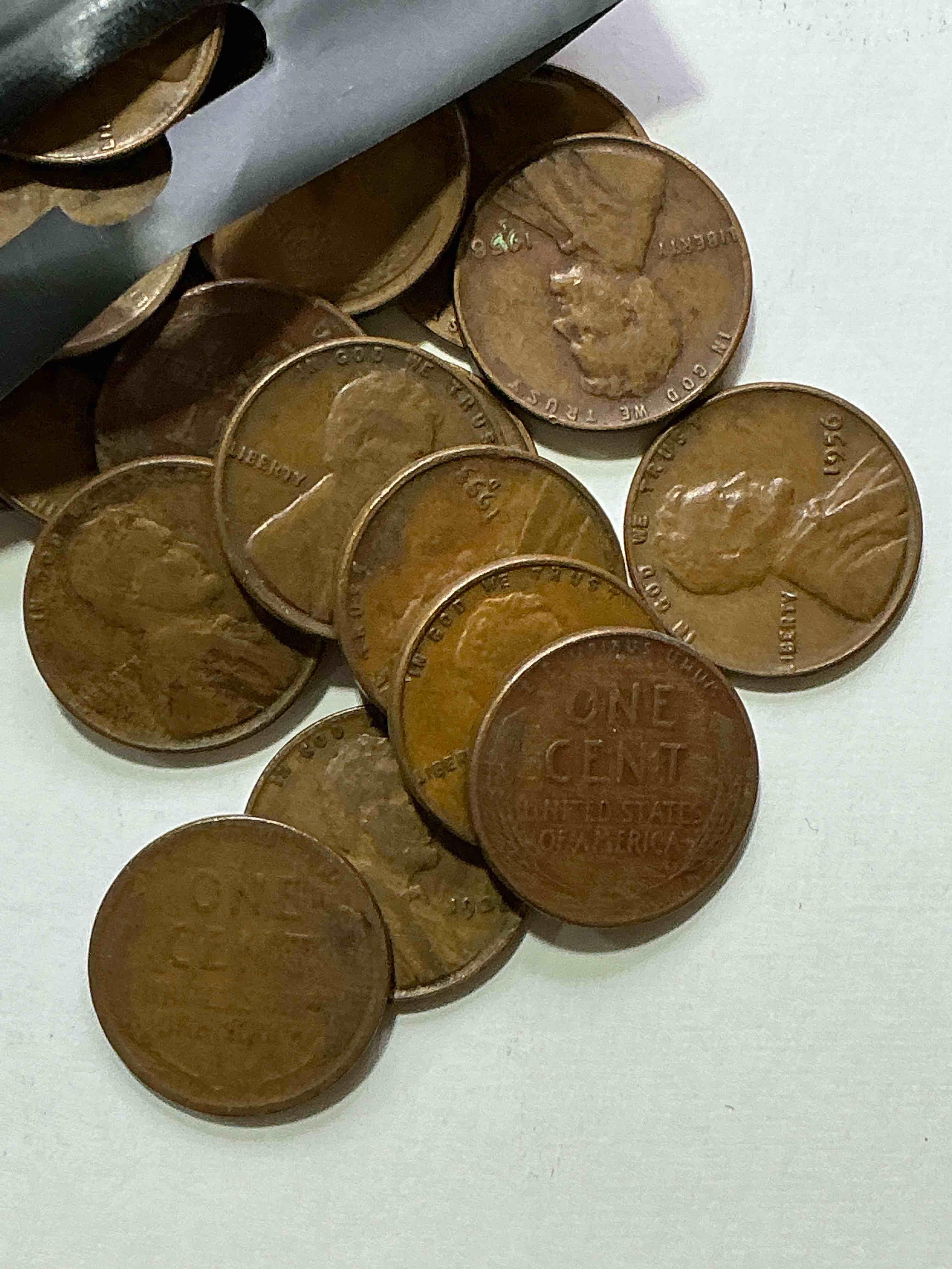 antique wheat pennies 25 count un-searched lot! wheat pennies were minted from 1909-1958 originally replacing the indian head penny. there are many, many interesting & valuable years / mint marks in wheat pennies, win this lot & have fun searching to see what you get! a great way to start collecting antique coins!