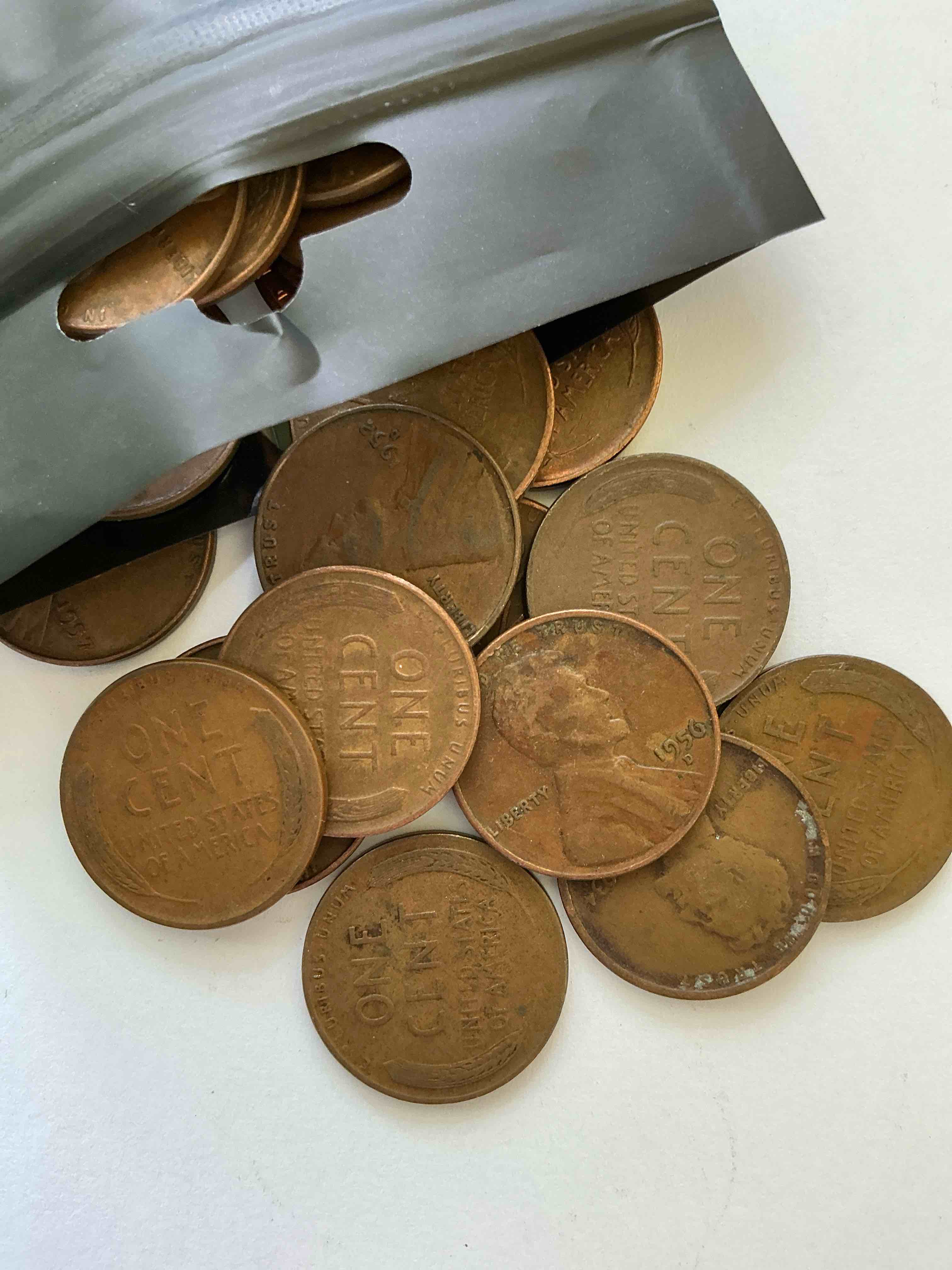 antique wheat pennies 25 count un-searched lot! wheat pennies were minted from 1909-1958 originally replacing the indian head penny. there are many, many interesting & valuable years / mint marks in wheat pennies, win this lot & have fun searching to see what you get! a great way to start collecting antique coins!
