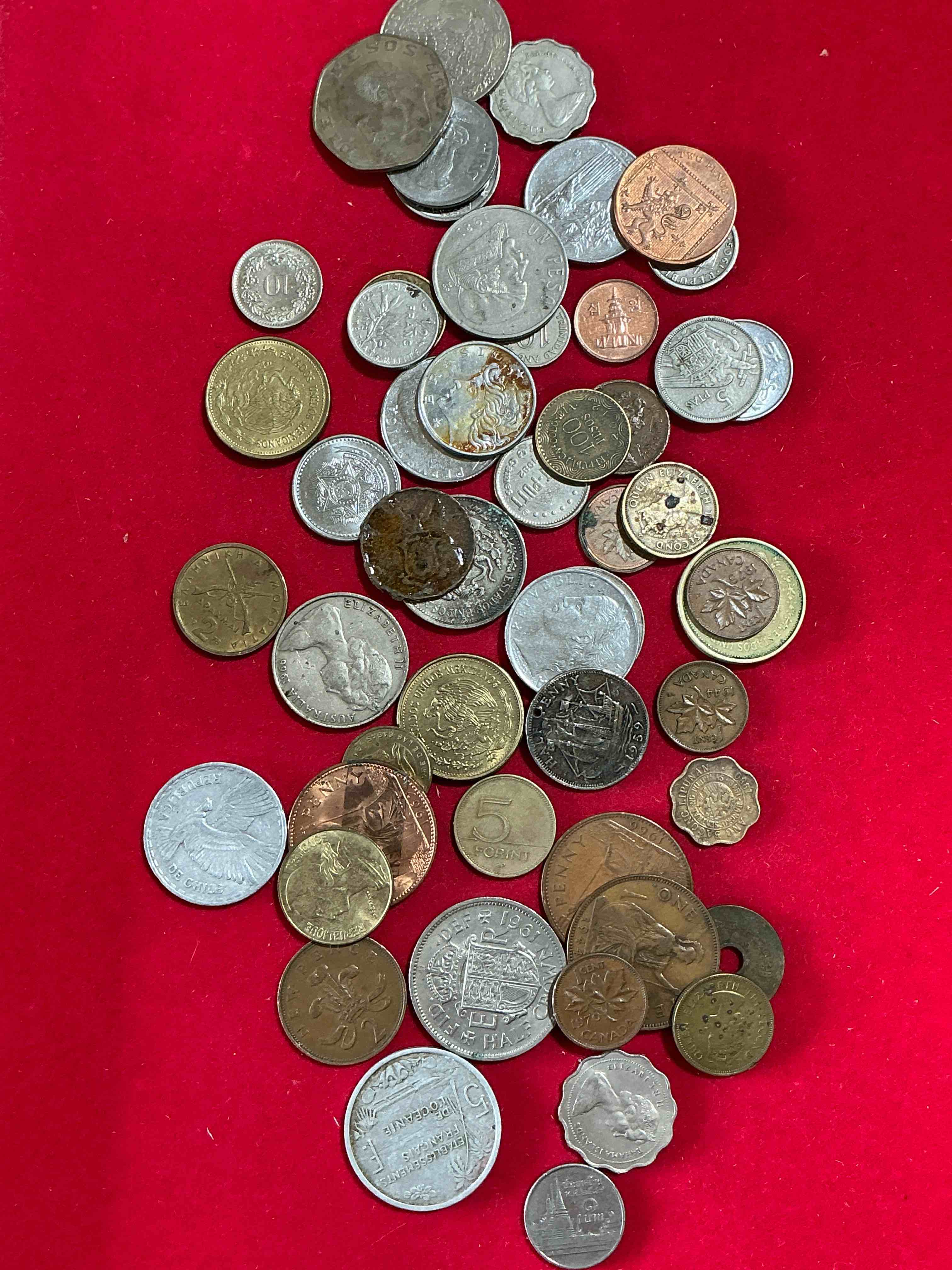 World Coins, Antique & Vintage! Each Lot Is Unique! Many Different Years, Countries, Sizes & Exotic Places. This Cool Collection Of Antique Coins From Around The World Is Loads Of Fun! Have Fun Identifying Each Coin & Country As A Great Educational Tool! A Great Investment Too!