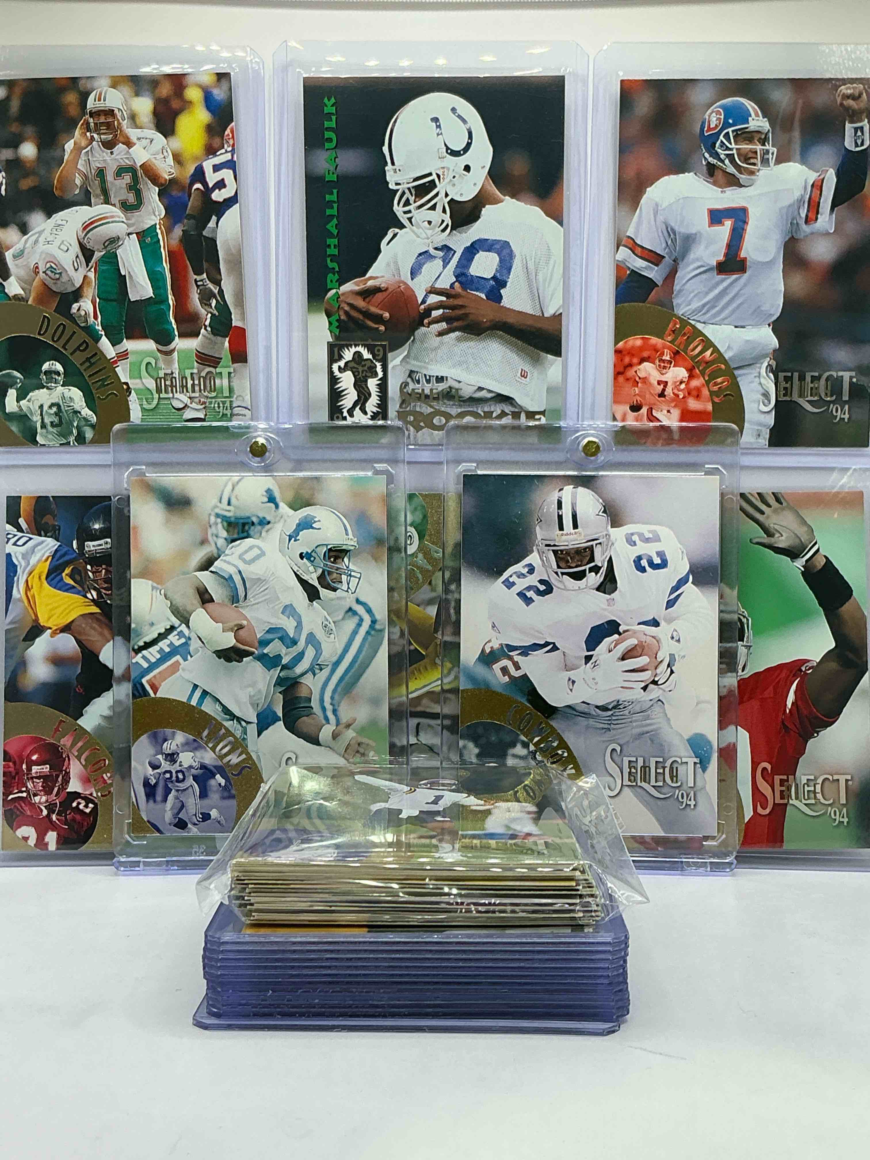 1994 Pinnacle Football 50 Card Lot, Includes Commons, Legends, Heroes & More! Emmitt Smith, Barry Sanders, Randall Cunningham, Steve Young, Jerry Rice, Dan Marino & More! 1994 Football!