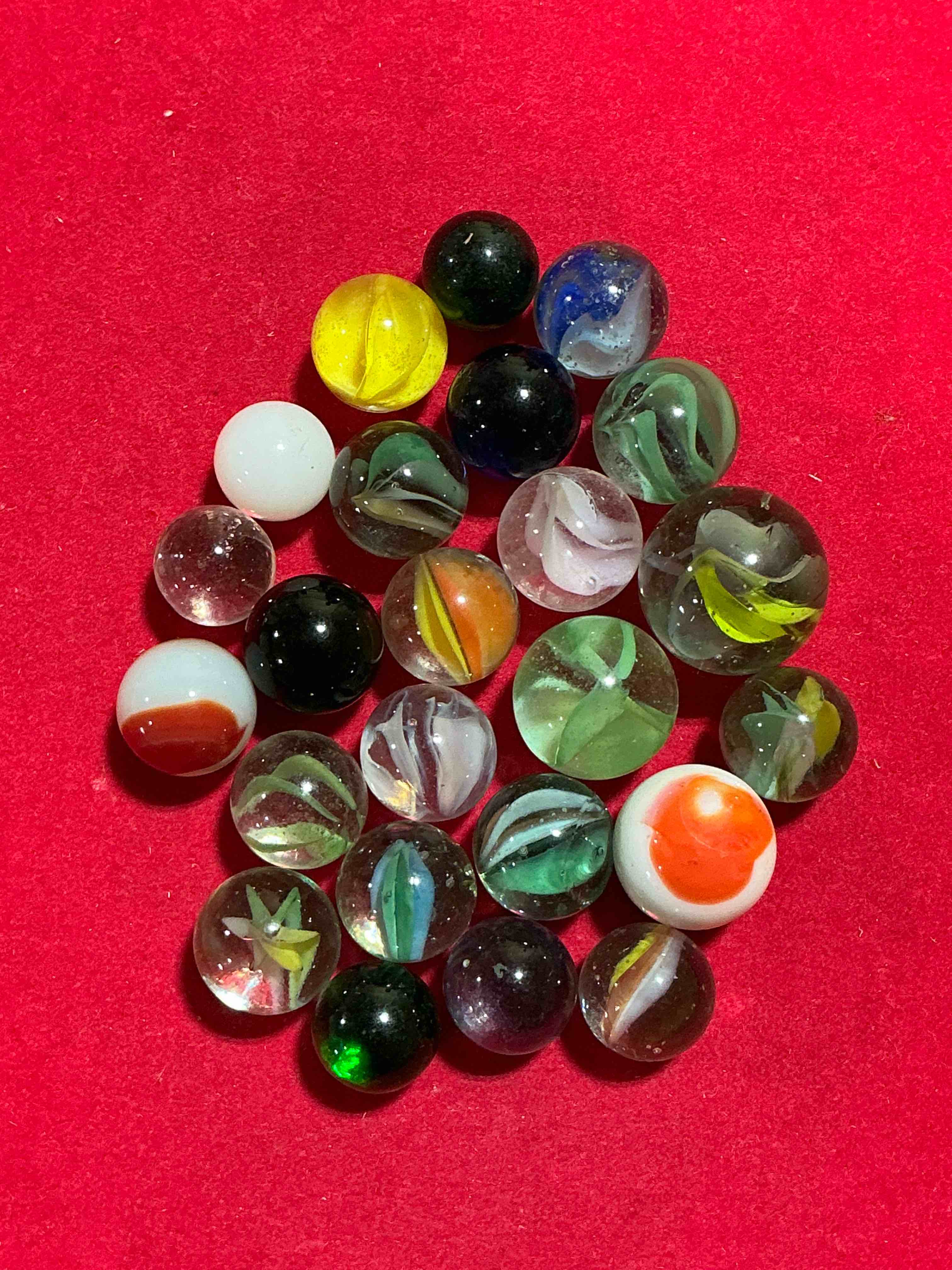 Condition photo showing Good Condition for antique glass marbles! genuine stunning marbles lot, all marbles made between the years 1925-1965 & made with uranium! many are great depression era & even earlier! gorgeous, authentic pieces of history!  