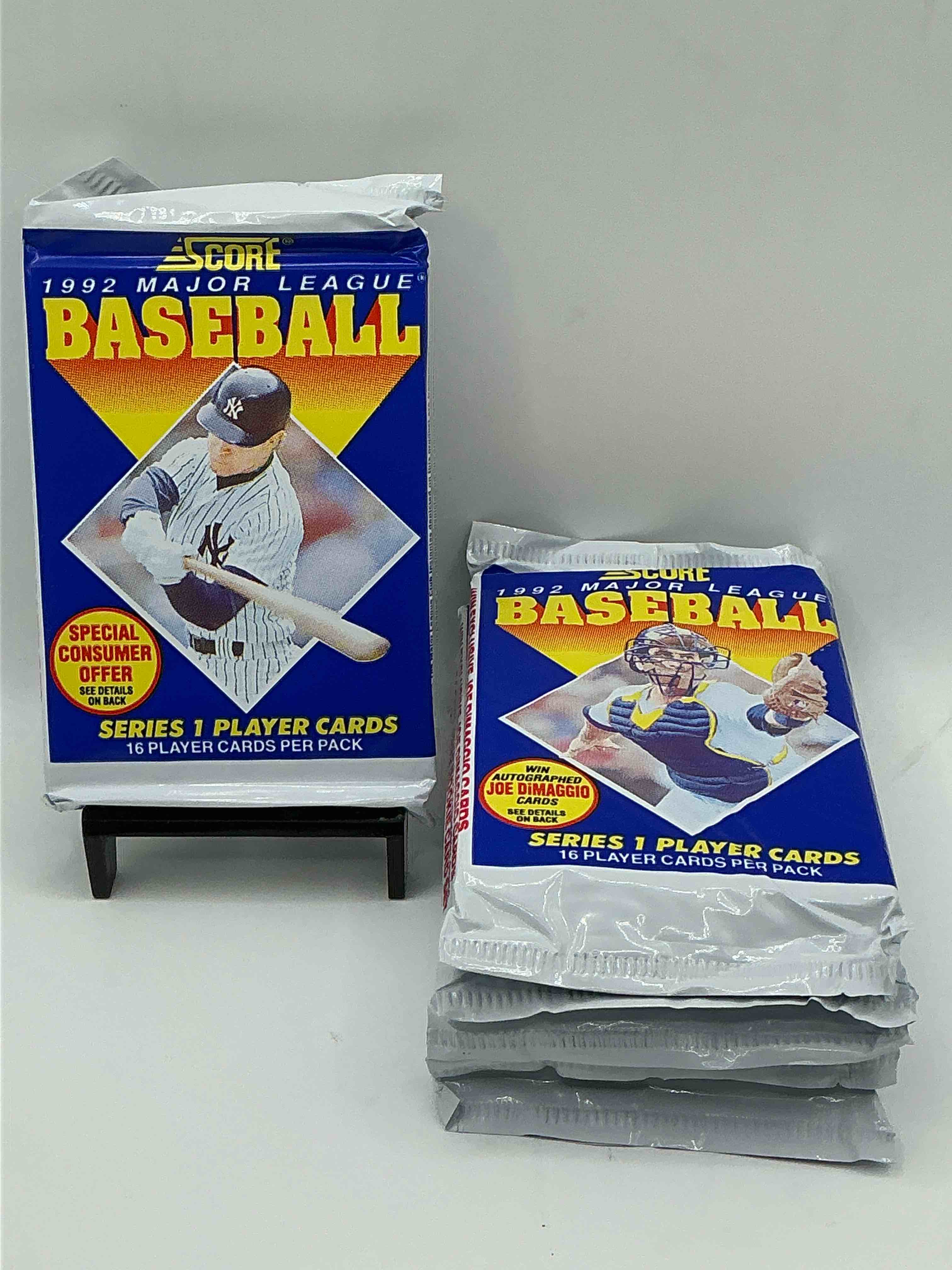 joe dimaggio autograph!? 2,495 joe dimaggio randomly inserted signature cards in the packs from this year! 1992 score baseball pack craziness, 16 cards in each pack! see what you get!