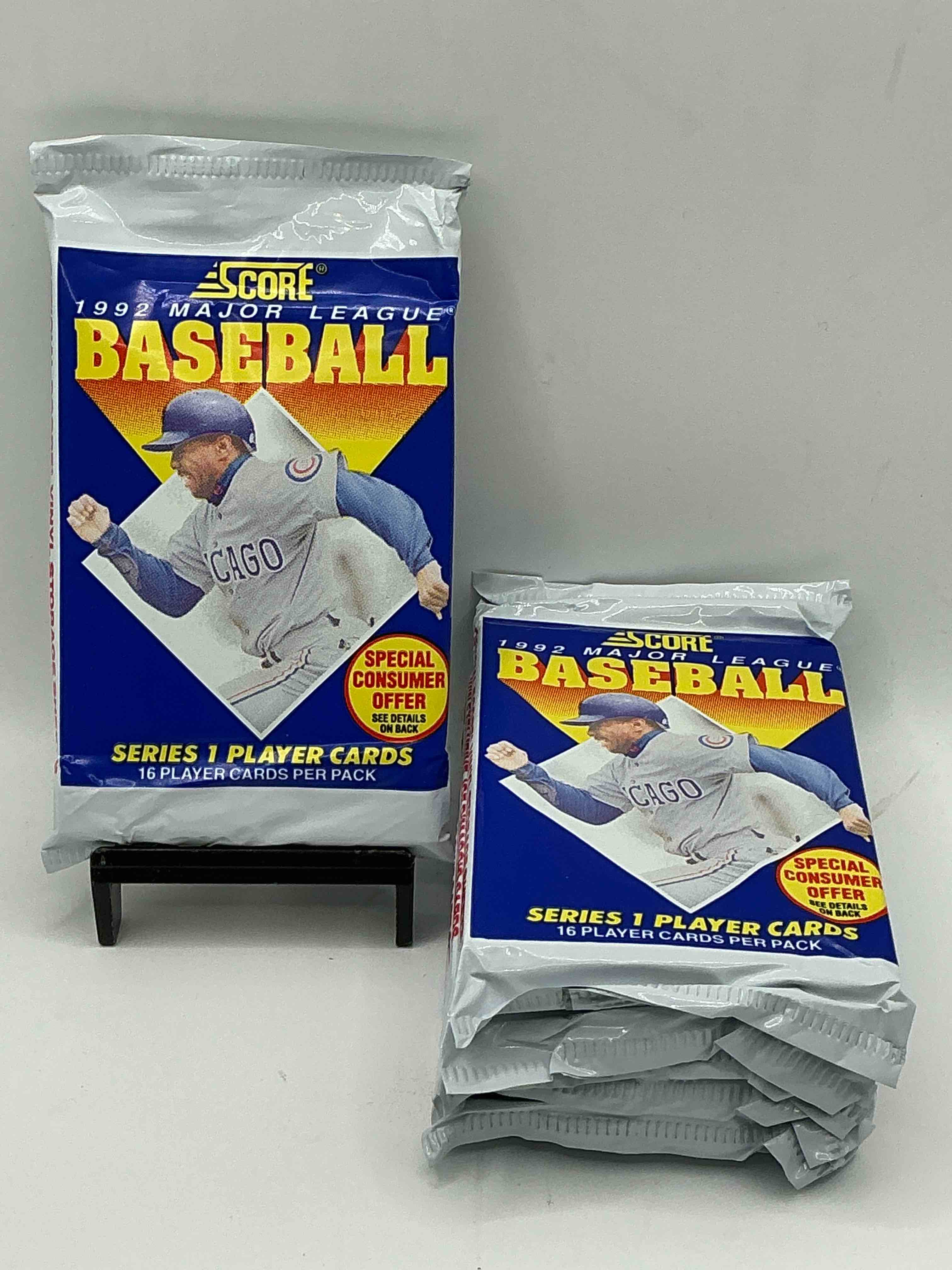 joe dimaggio autograph!? 2,495 joe dimaggio randomly inserted signature cards in the packs from this year! 1992 score baseball pack craziness, 16 cards in each pack! see what you get!