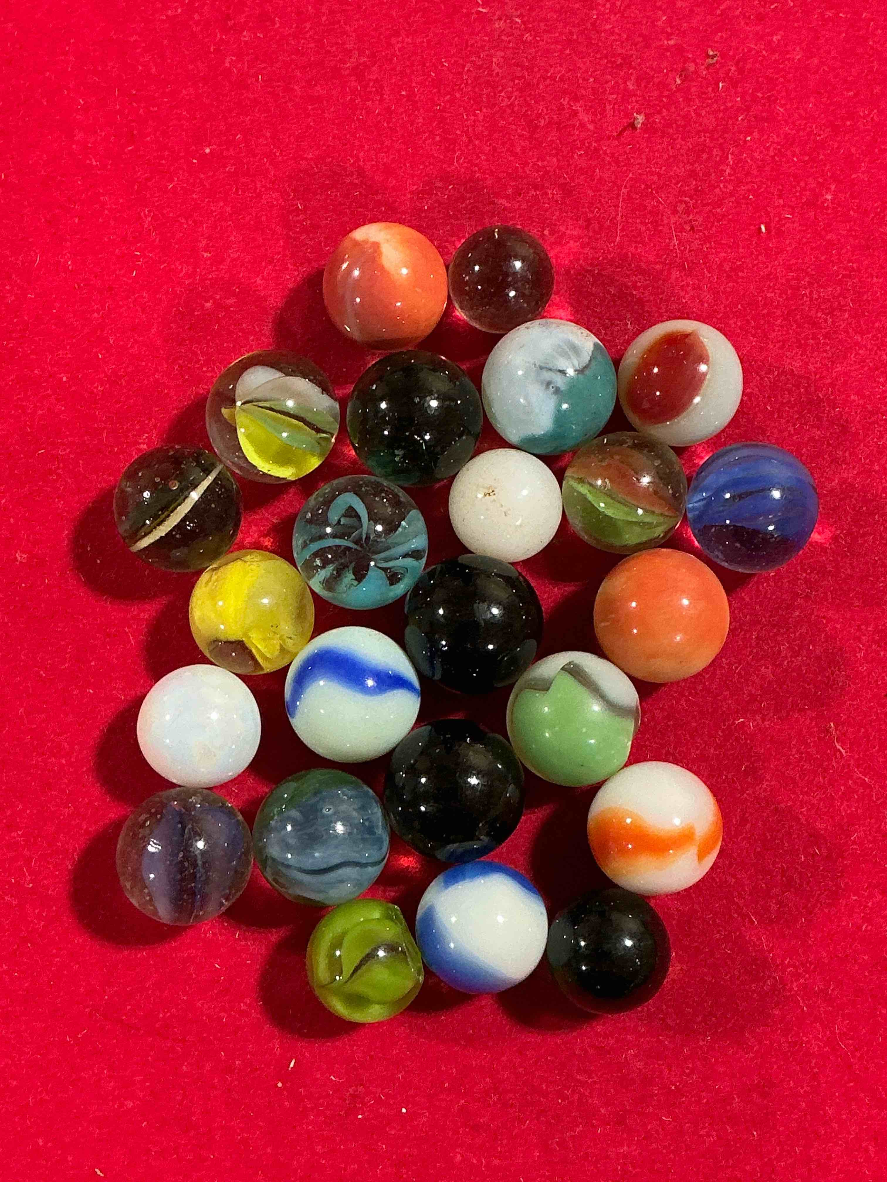 Antique Glass Marbles! Genuine Stunning Marbles Lot, All Marbles Made Between The Years 1925-1965 & Made With Uranium! Many Are Great Depression Era & Even Earlier! Gorgeous, Authentic Pieces Of History!  