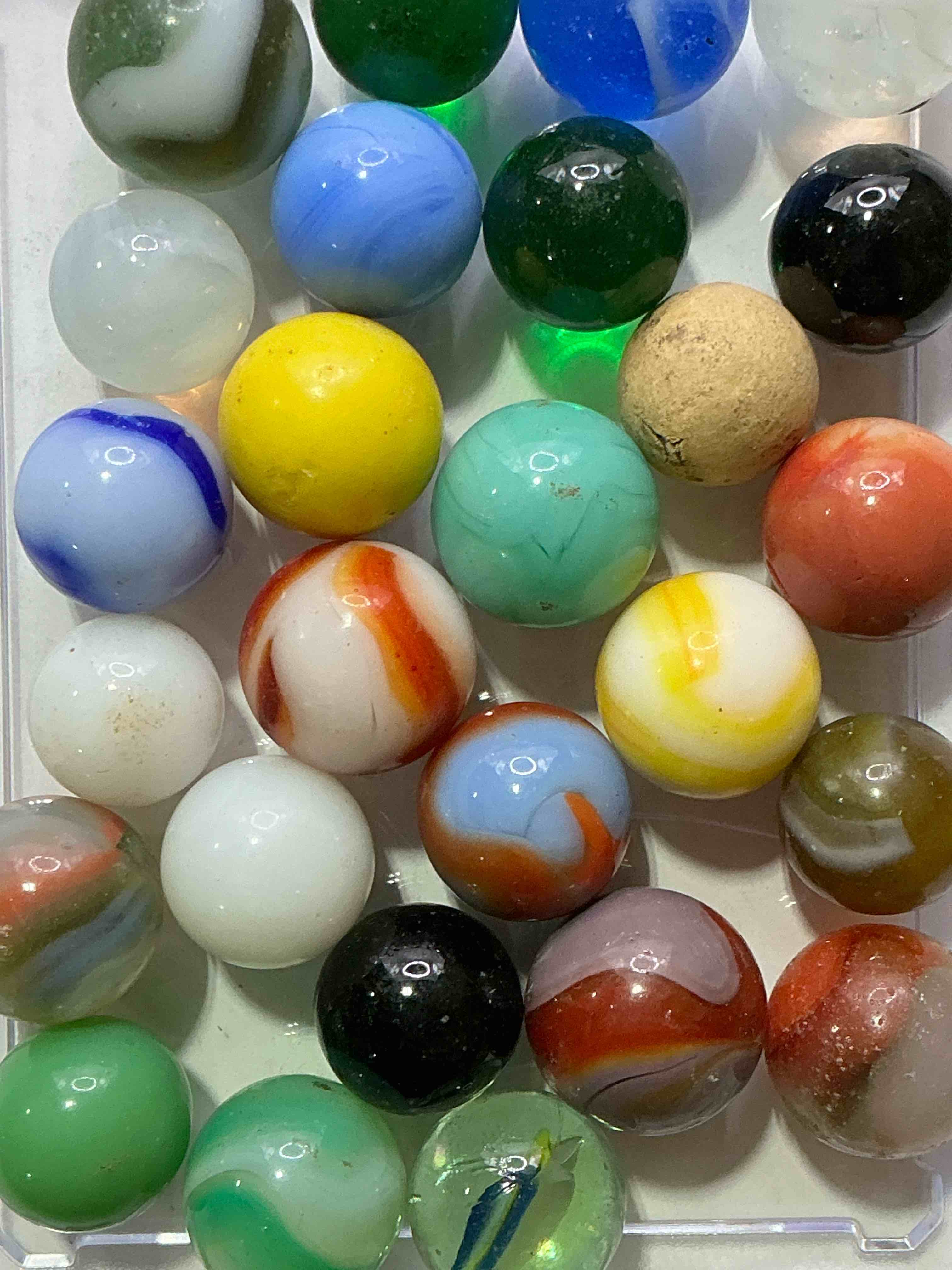 Antique Glass Marbles! Genuine Stunning Marbles Lot, All Marbles Made Between The Years 1925-1965 & Made With Uranium! Many Are Great Depression Era & Even Earlier! Gorgeous, Authentic Pieces Of History!  