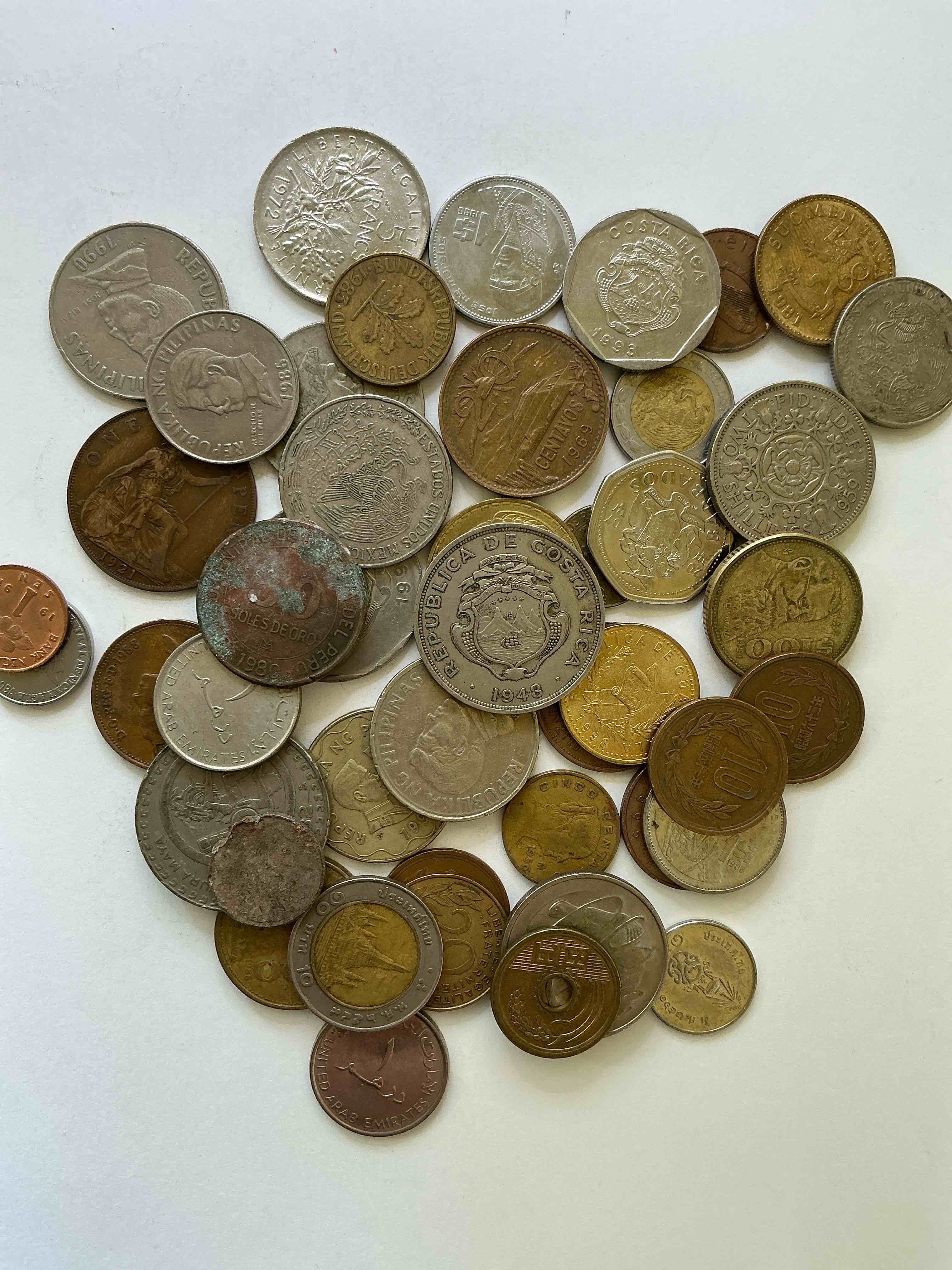 World Coins, Antique & Vintage! Each Lot Is Unique! Many Different Years, Countries, Sizes & Exotic Places. This Cool Collection Of Antique Coins From Around The World Is Loads Of Fun! Have Fun Identifying Each Coin & Country As A Great Educational Tool! A Great Investment Too!