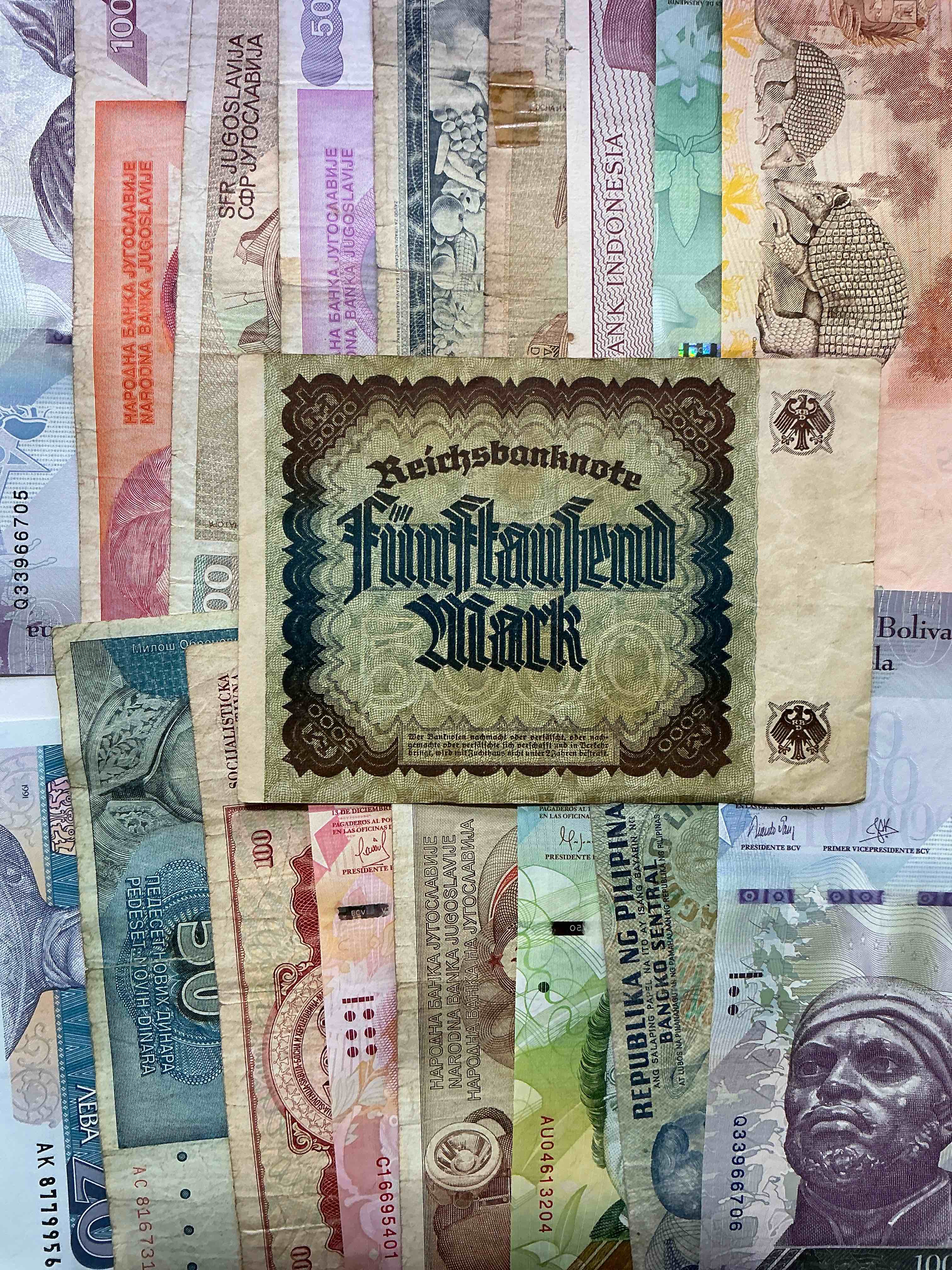 world antique & modern authentic paper money! genuine paper currency from around the world, all bills unique & typically span the last 100 years or so! in circulated & uncirculated condition! impossible to collect! 