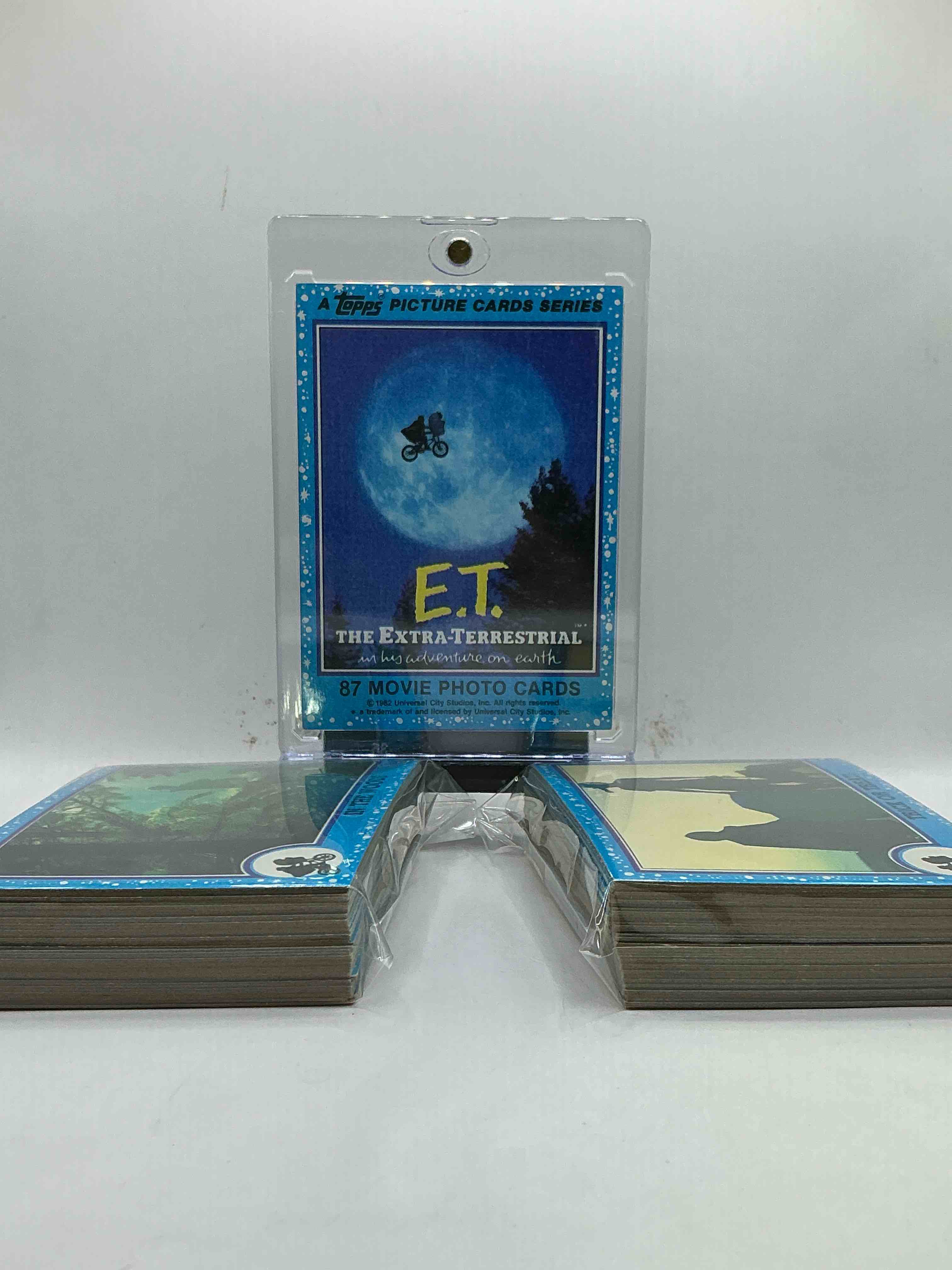 1982 e.t. genuine movie wow! complete 1982 original e.t. the extra terrestrial movie card set, excellent condition! all 87 cards included! your chance to own a rare, authentic e.t. collectible!