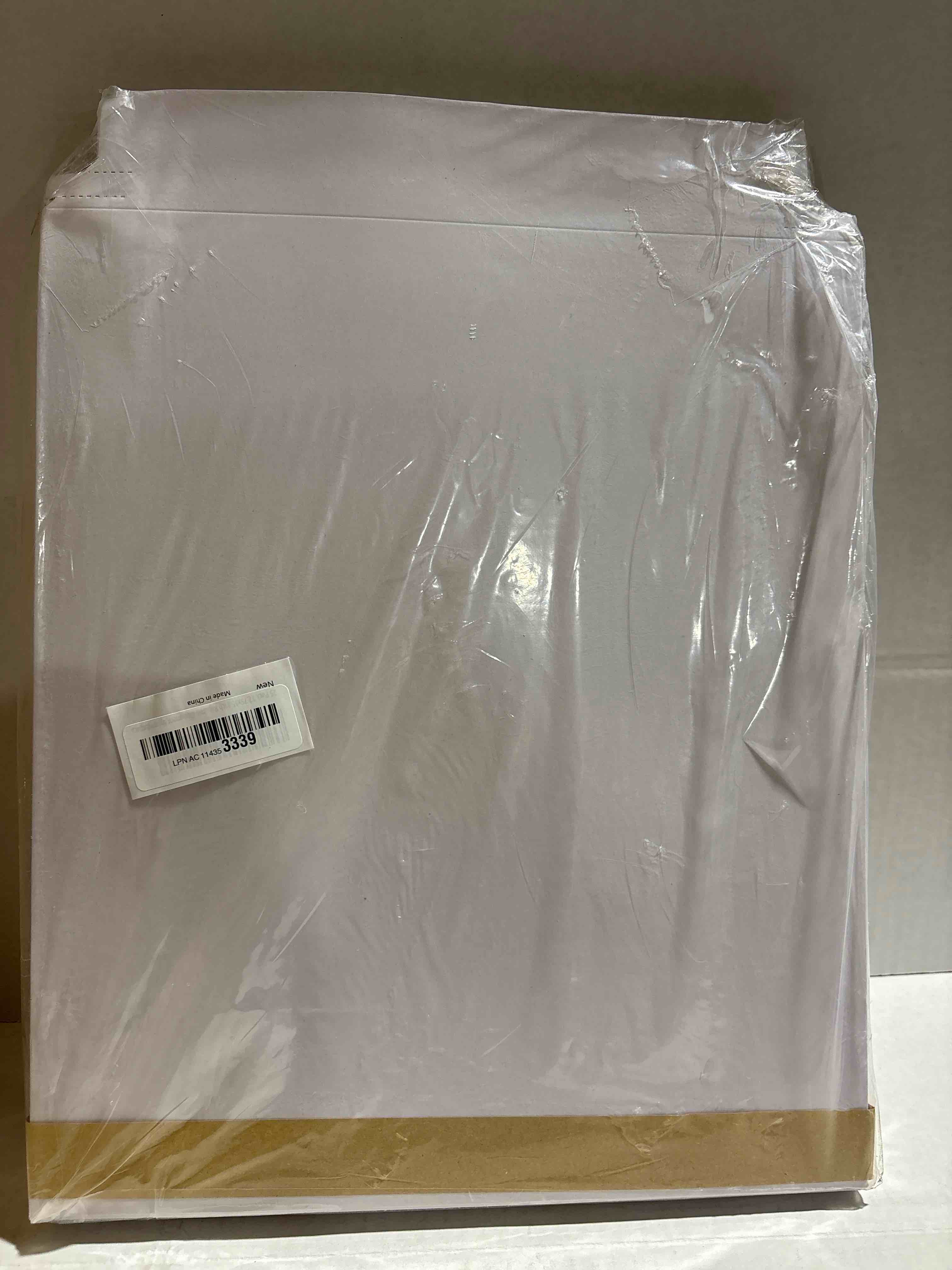 Condition photo showing New/Like New for 25 Pack 12.75x15 inch Rigid Mailer Self Seal Photo Document Mailers Stay Flat White Cardboard Envelopes White Photography Mailers for CD, Photos, Document 12.75x15"(25pack)