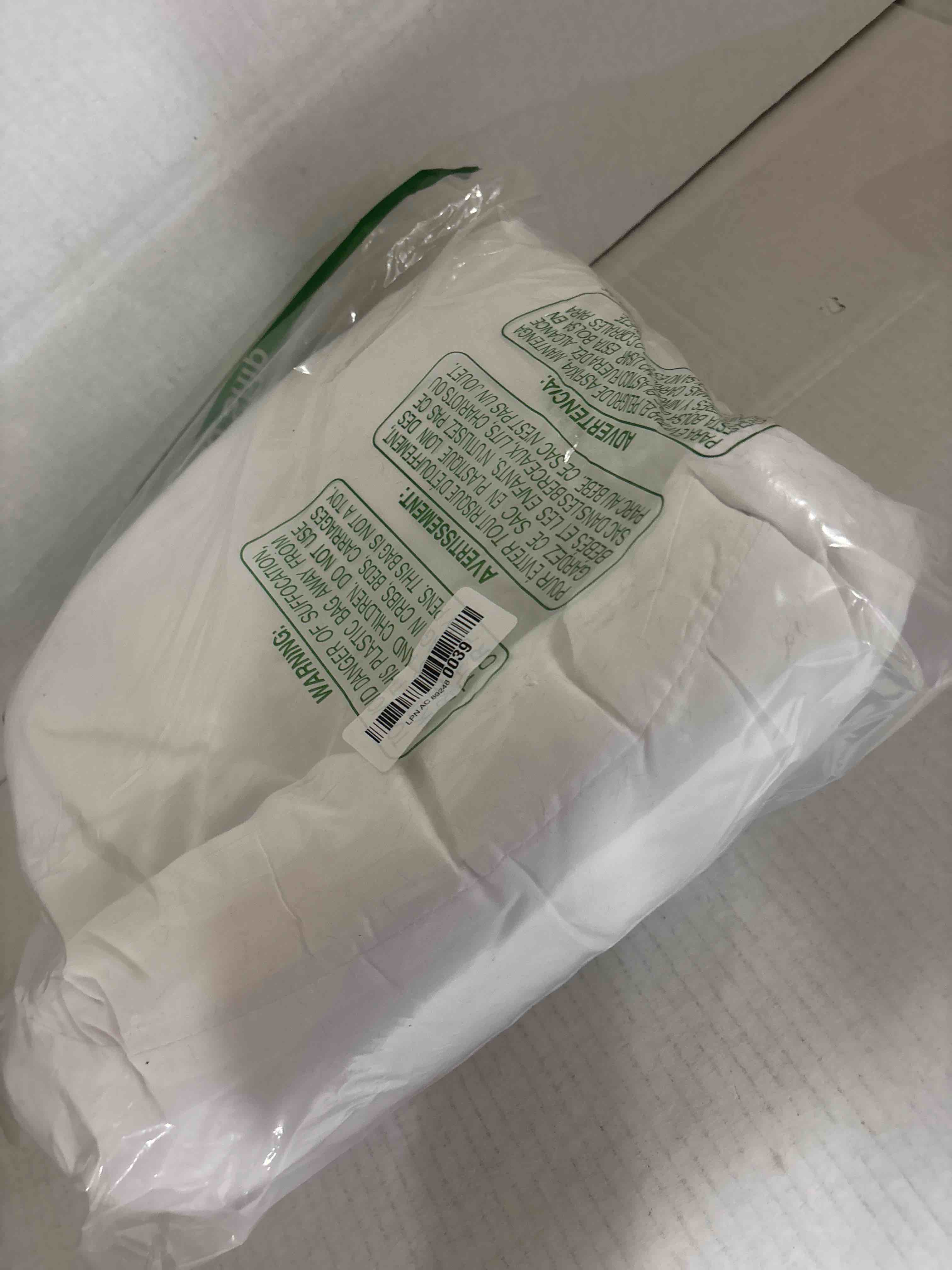 Condition photo showing New/Like New for EDOW Throw Pillow Insert, Lightweight?Soft Polyester Down Alternative Decorative Pillow, Sham Stuffer, Machine Washable. (White, 16x16) 16"x16"